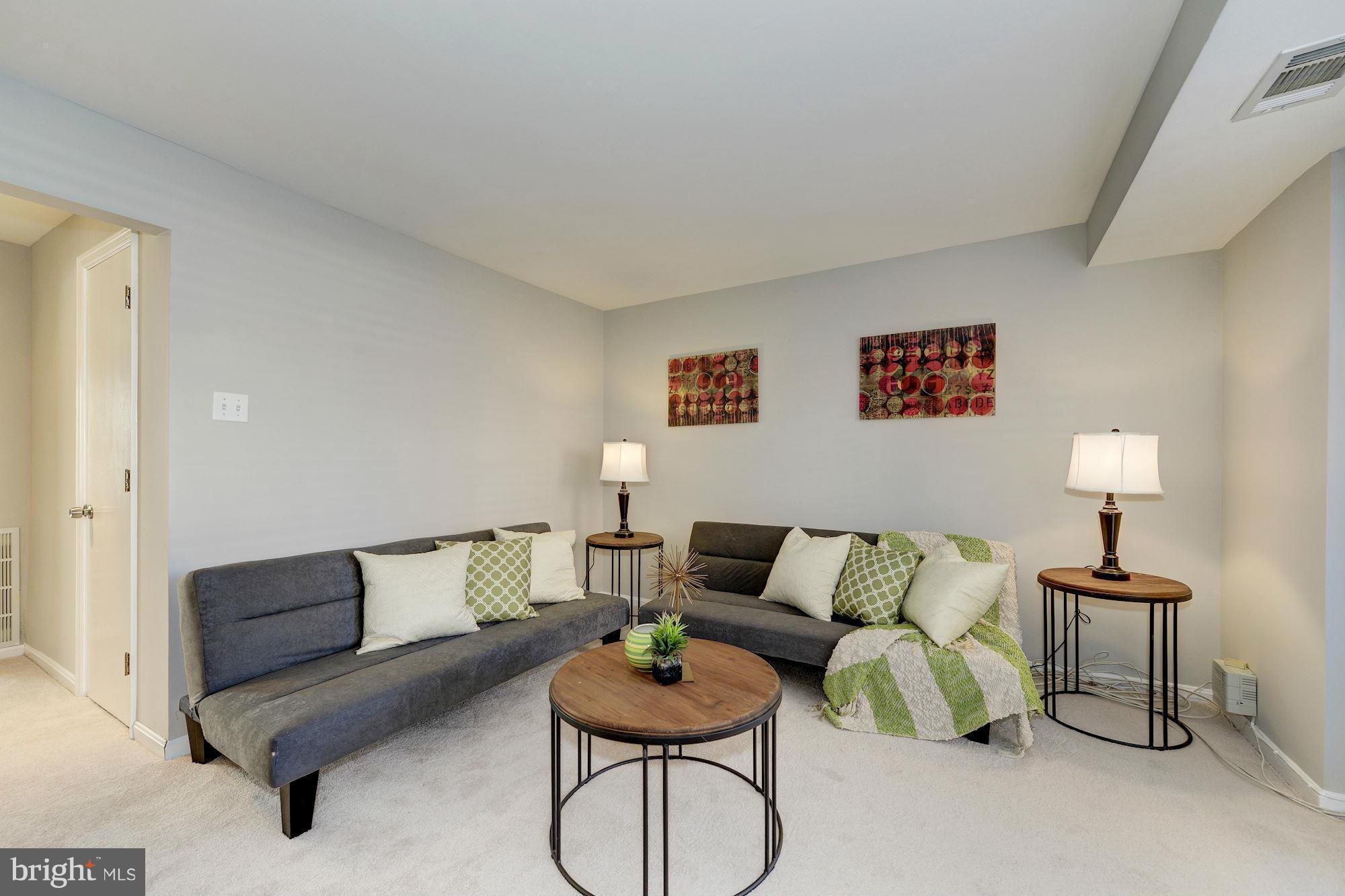 PINEWOOD LAKE - Residential