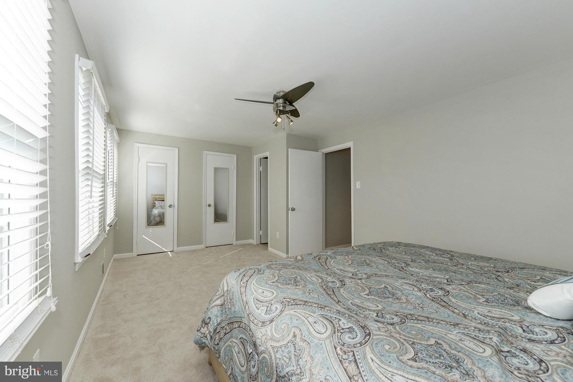 PINEWOOD LAKE - Residential