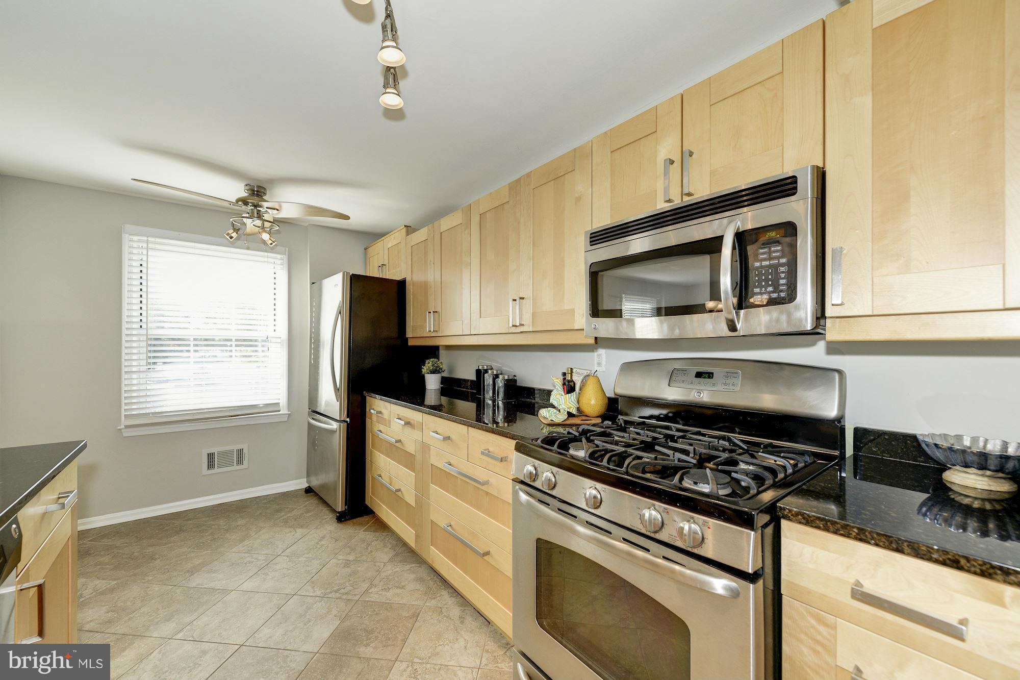 PINEWOOD LAKE - Residential