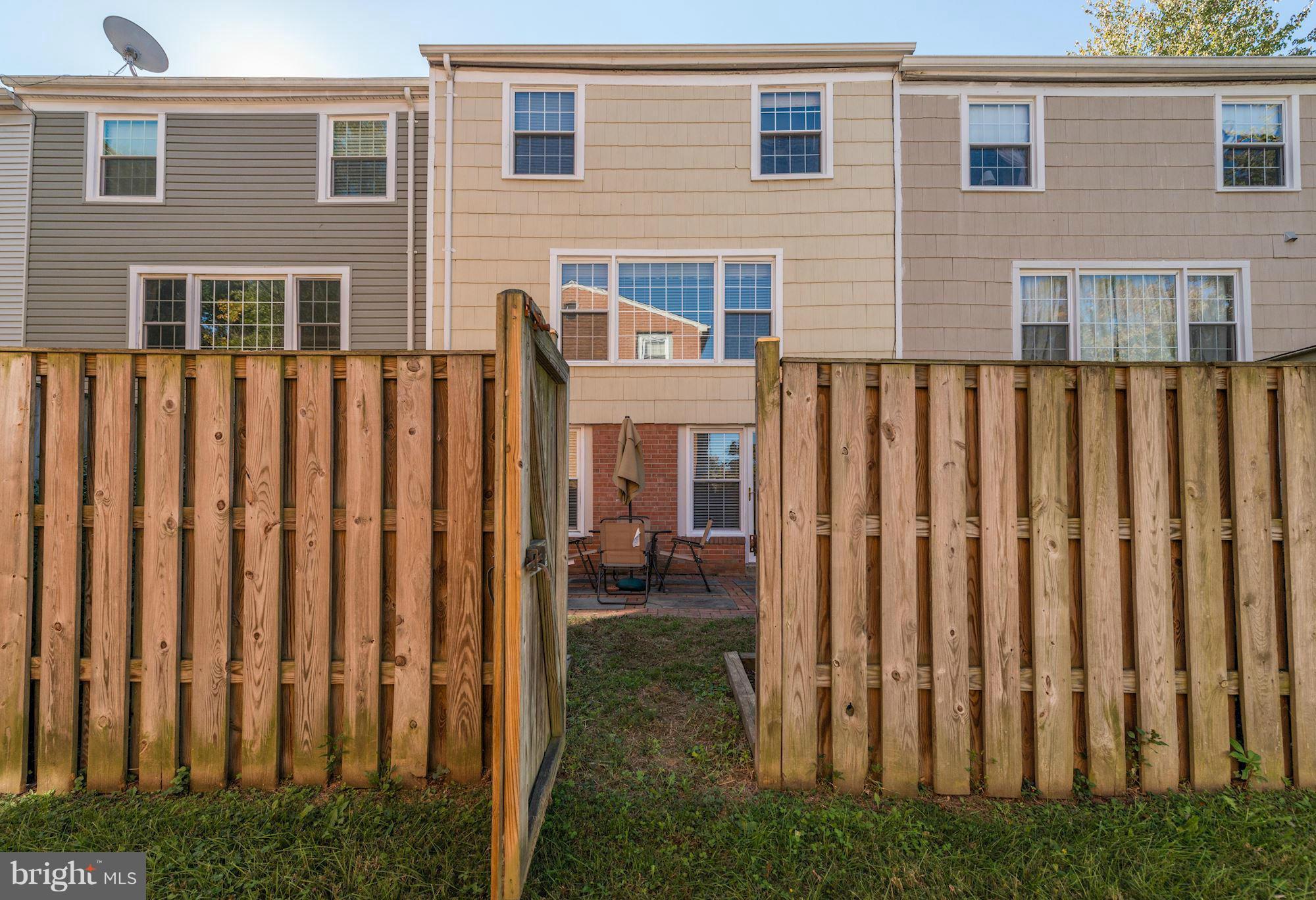 PINEWOOD LAKE - Residential