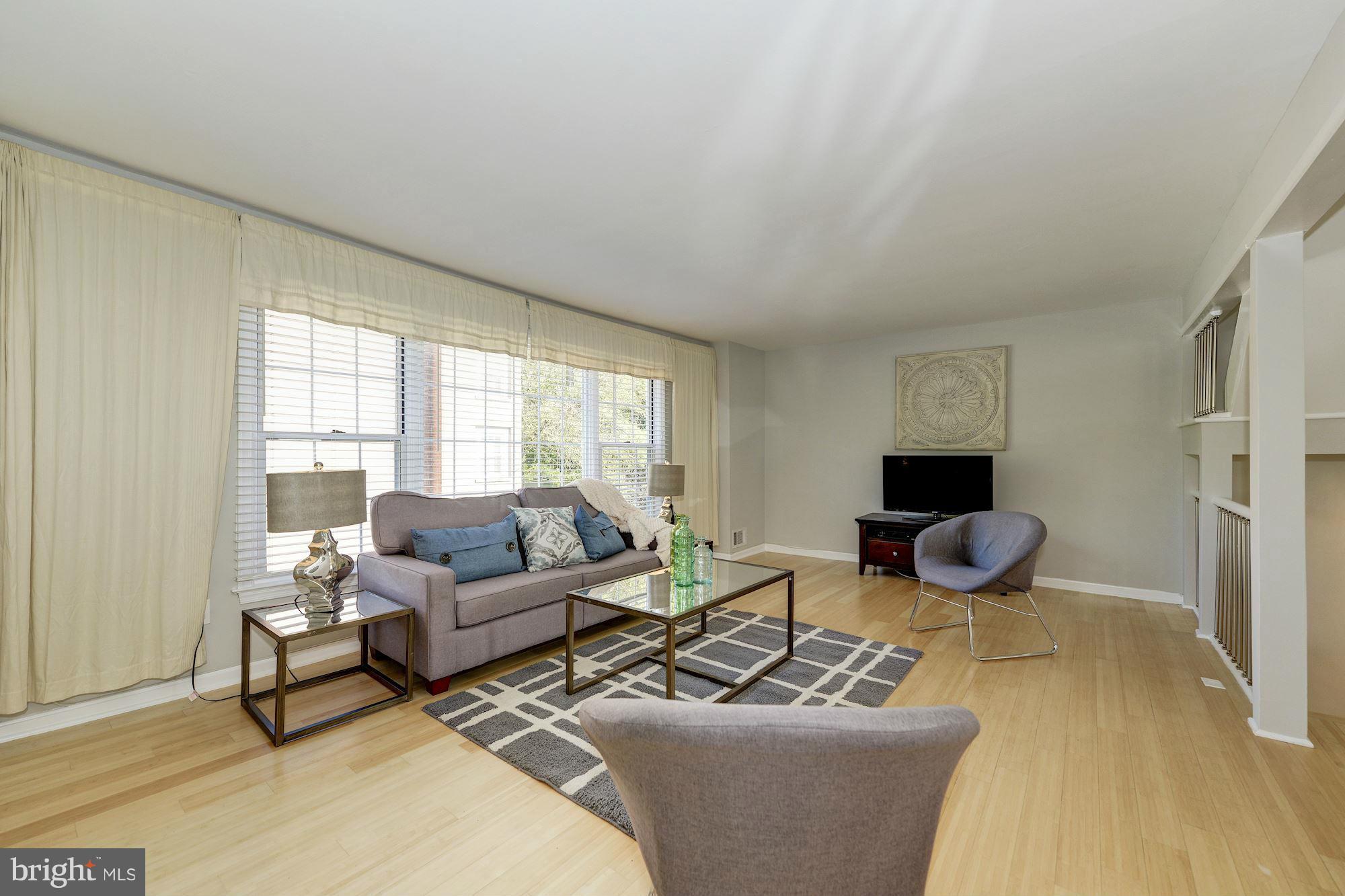 PINEWOOD LAKE - Residential