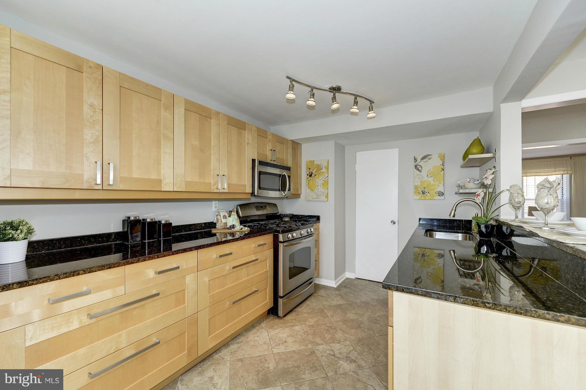 PINEWOOD LAKE - Residential