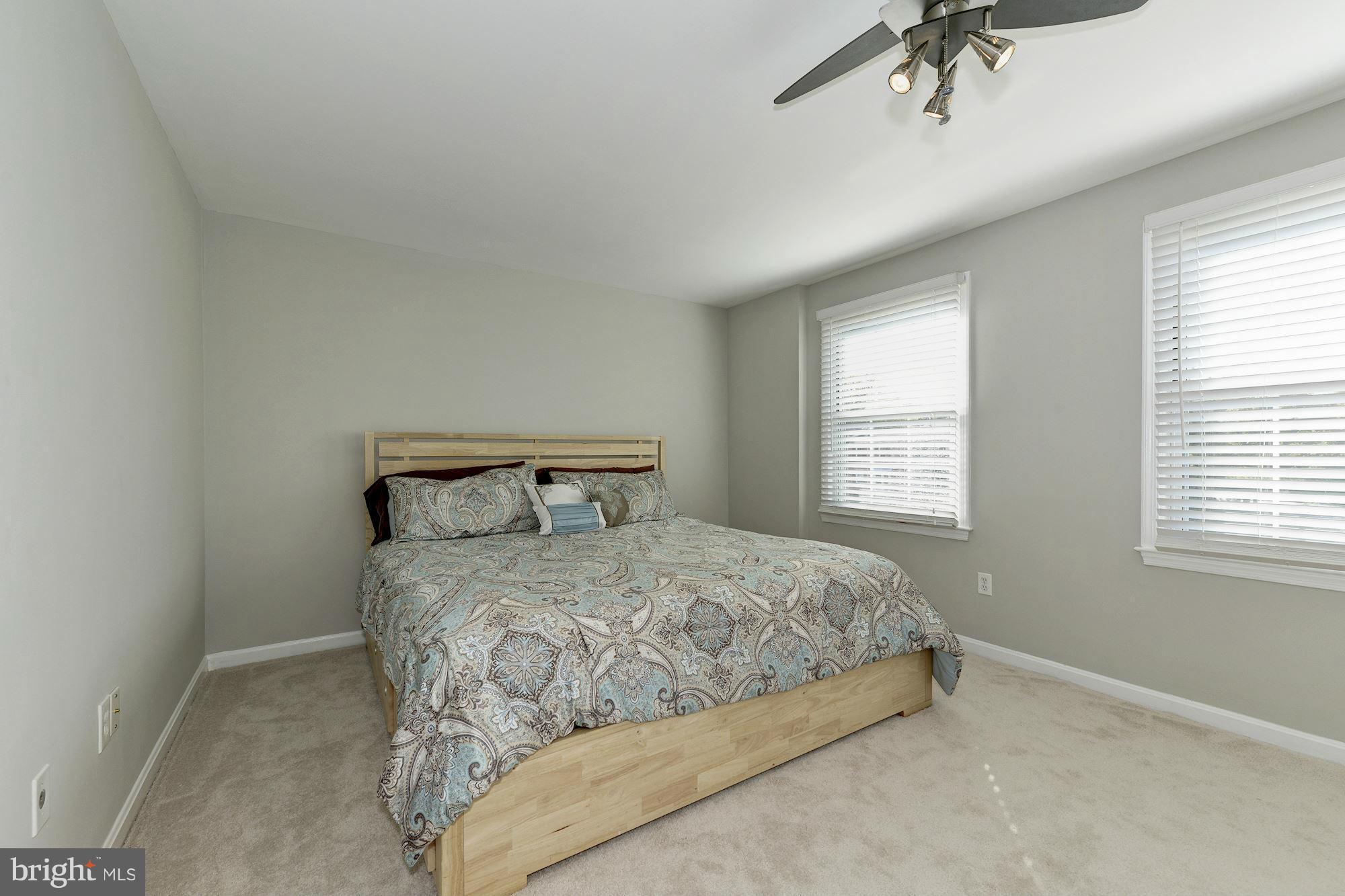 PINEWOOD LAKE - Residential