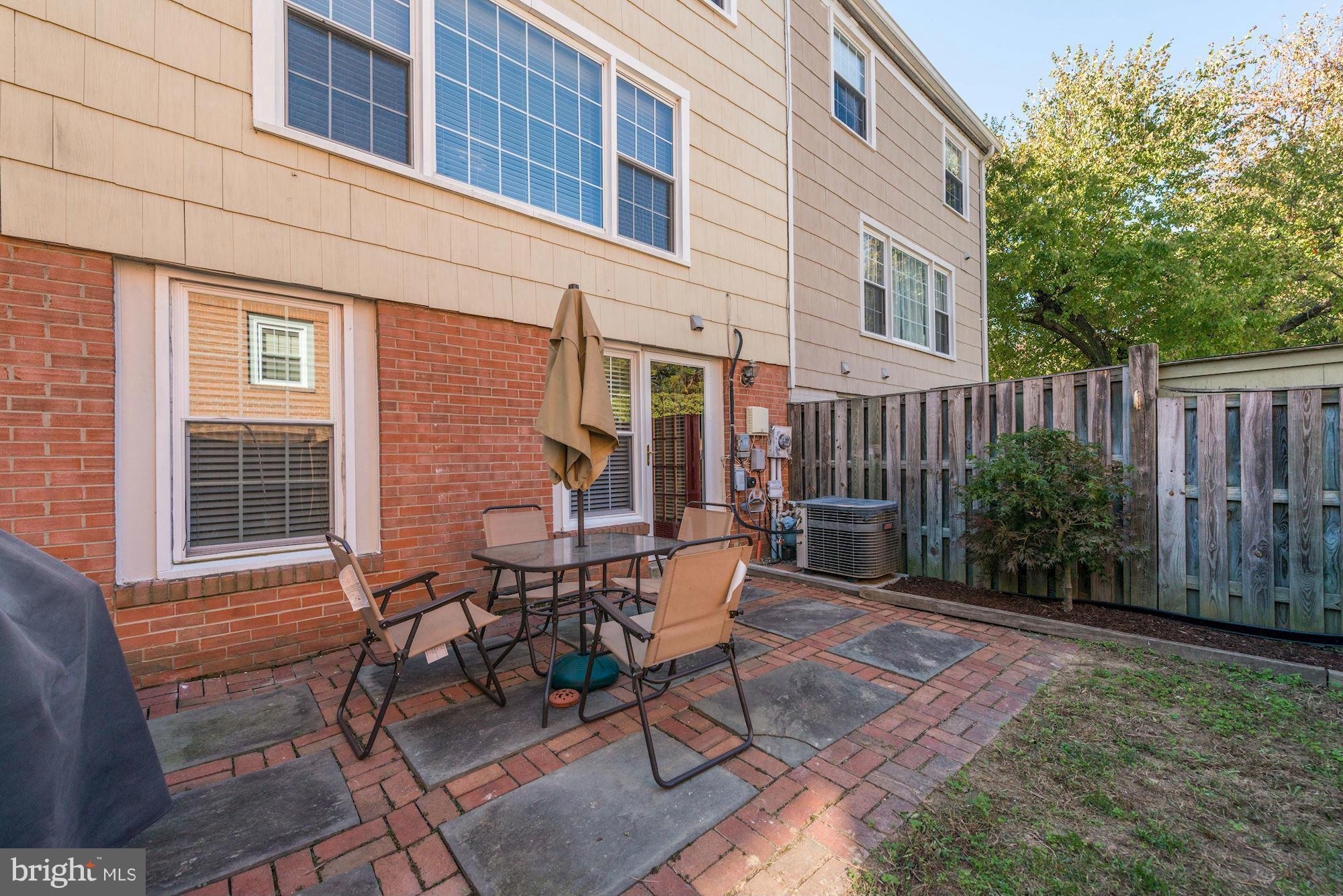 PINEWOOD LAKE - Residential