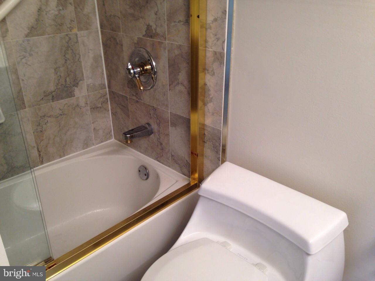 ROTONDA - Residential Lease