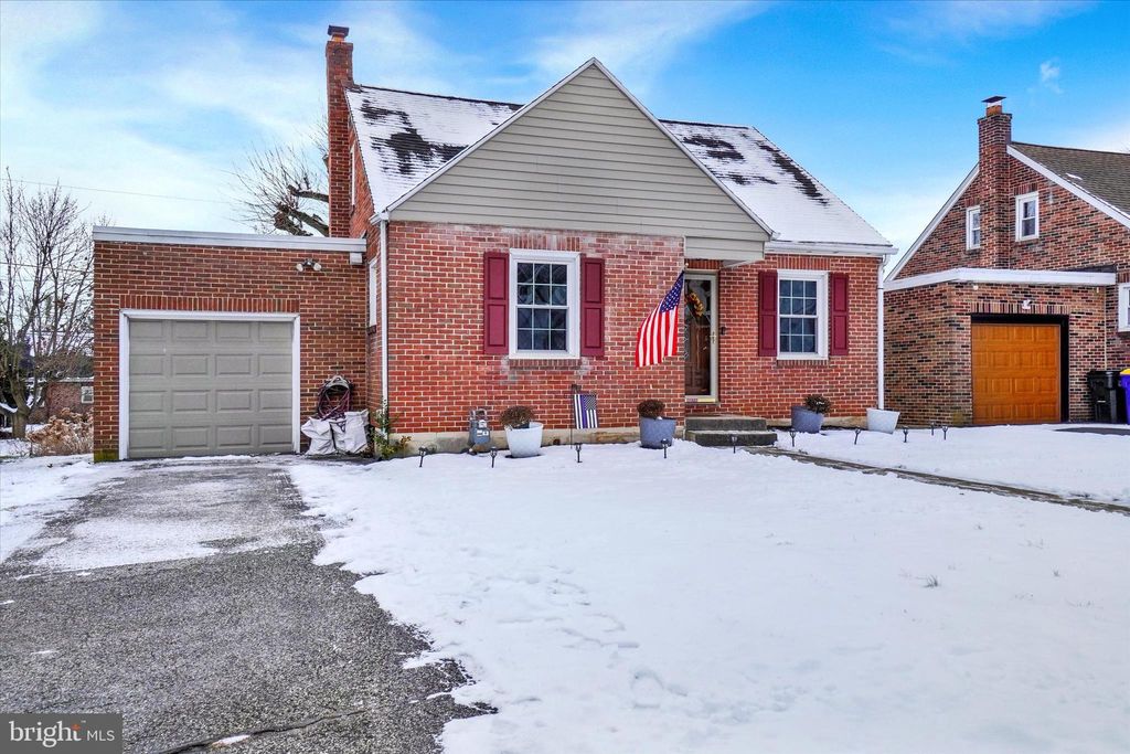Photo of 2006 Orange Street, YORK, PA 17404 (MLS # PAYK2096338)