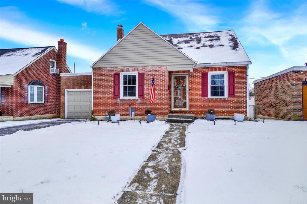 Photo of 2006 Orange Street, YORK, PA 17404 (MLS # PAYK2096338)