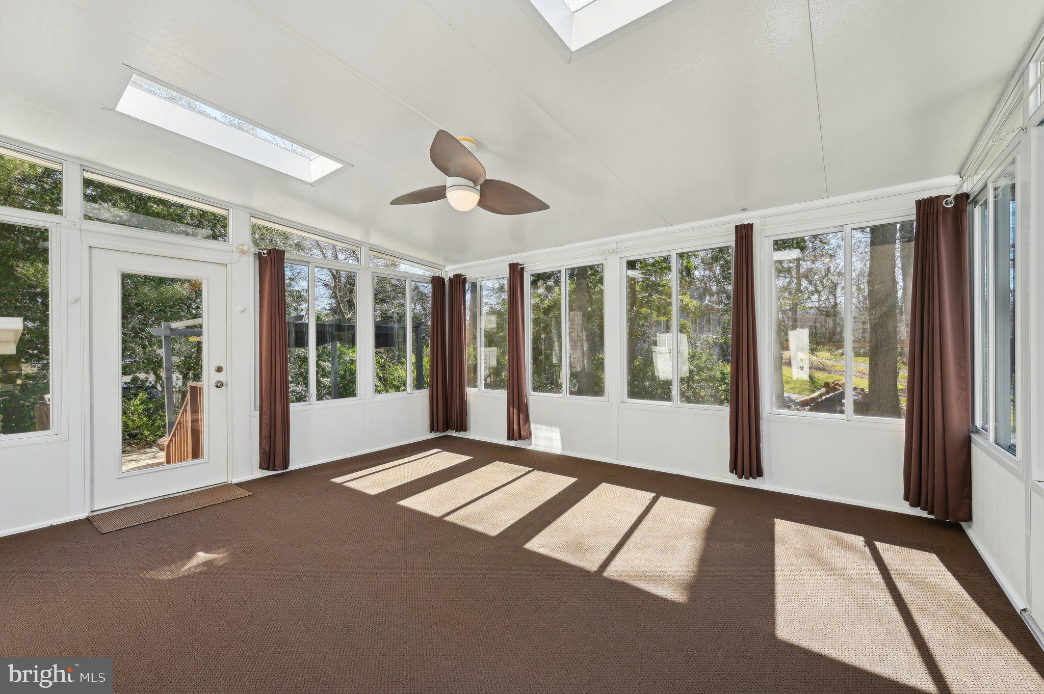 SUNRISE BEACH - Residential