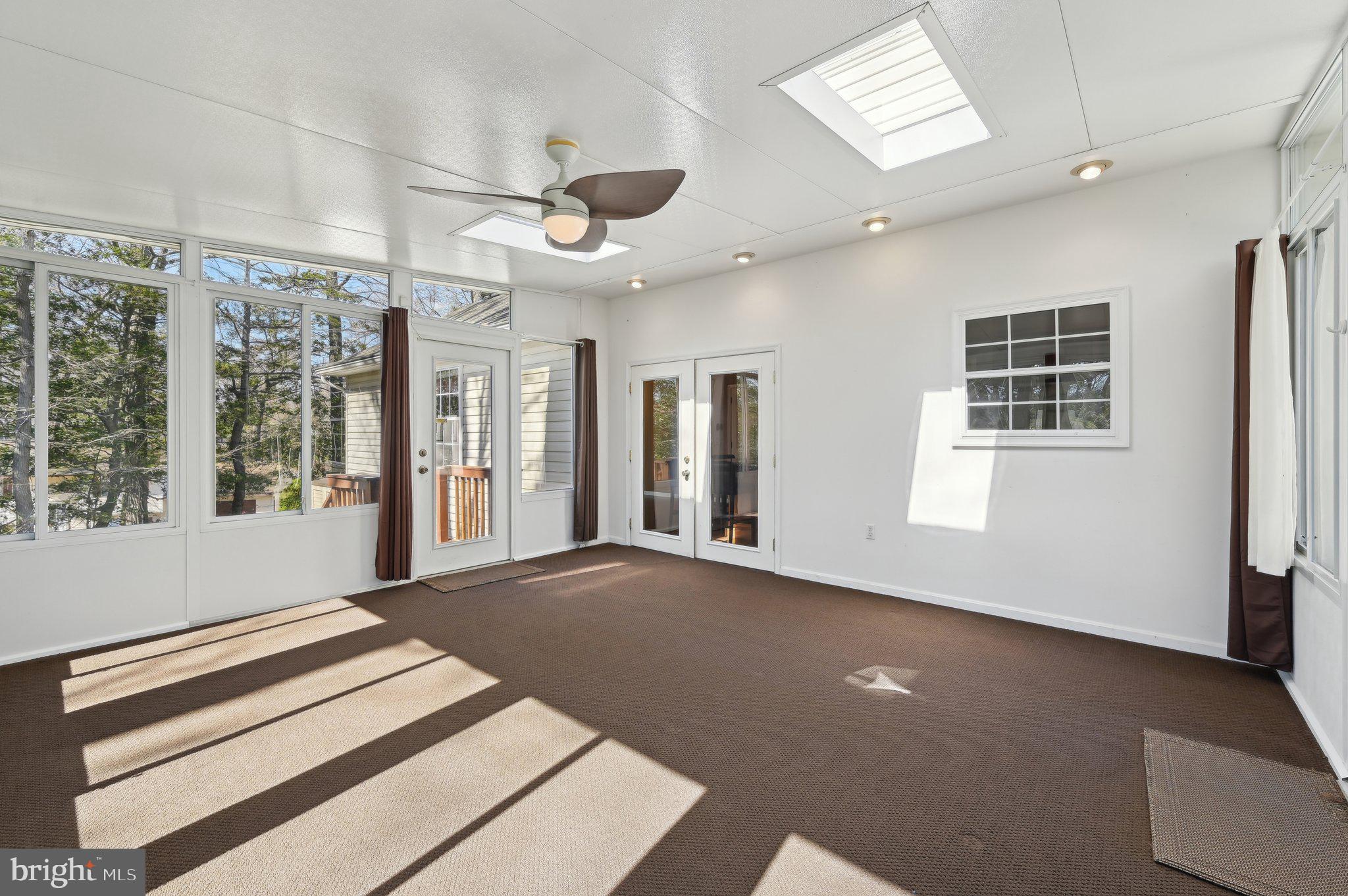 SUNRISE BEACH - Residential