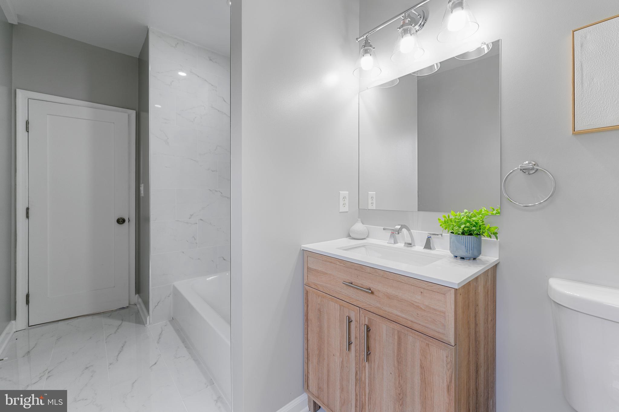 COLMAR MANOR - Residential