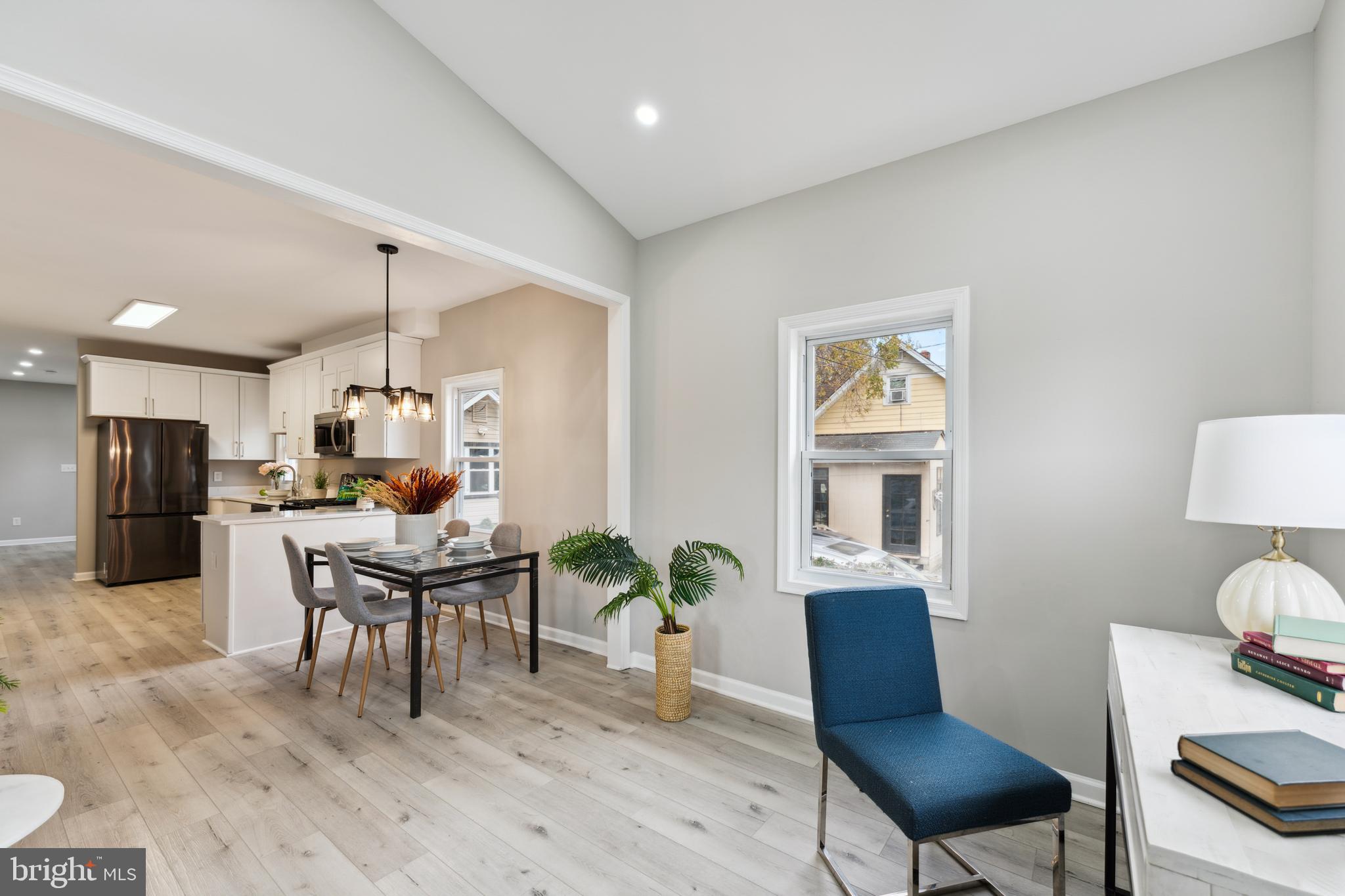 COLMAR MANOR - Residential