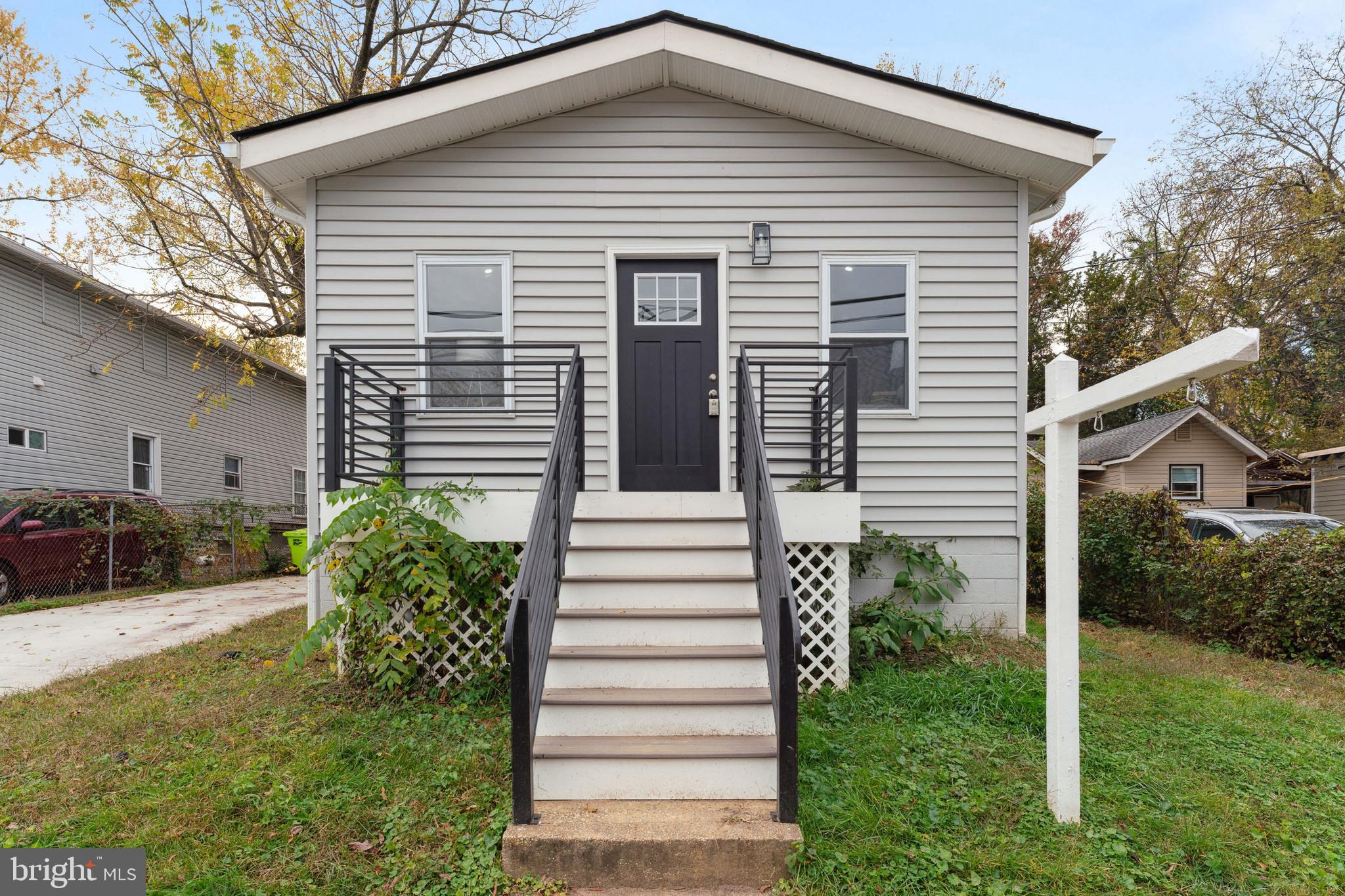 COLMAR MANOR - Residential