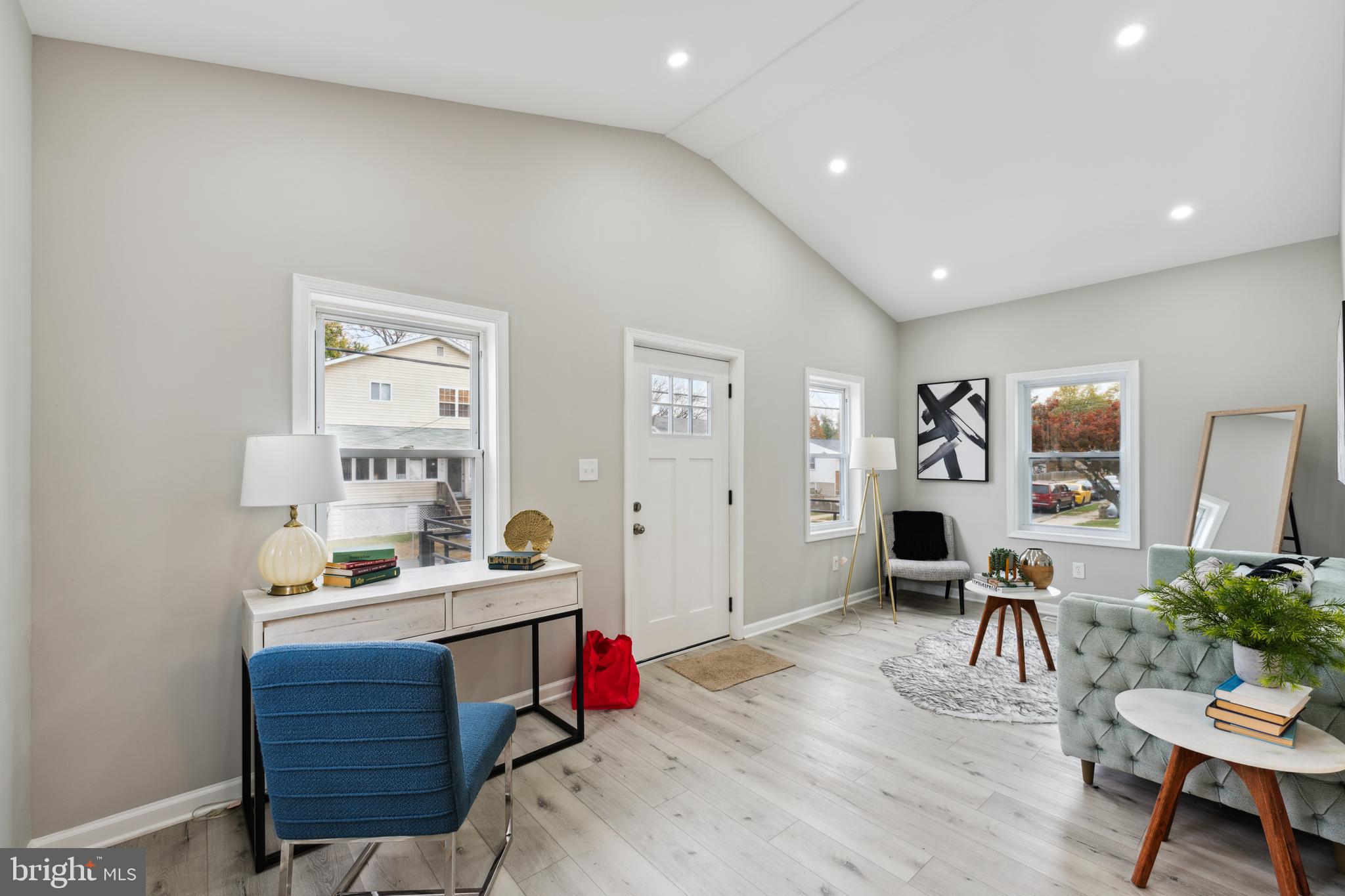 COLMAR MANOR - Residential