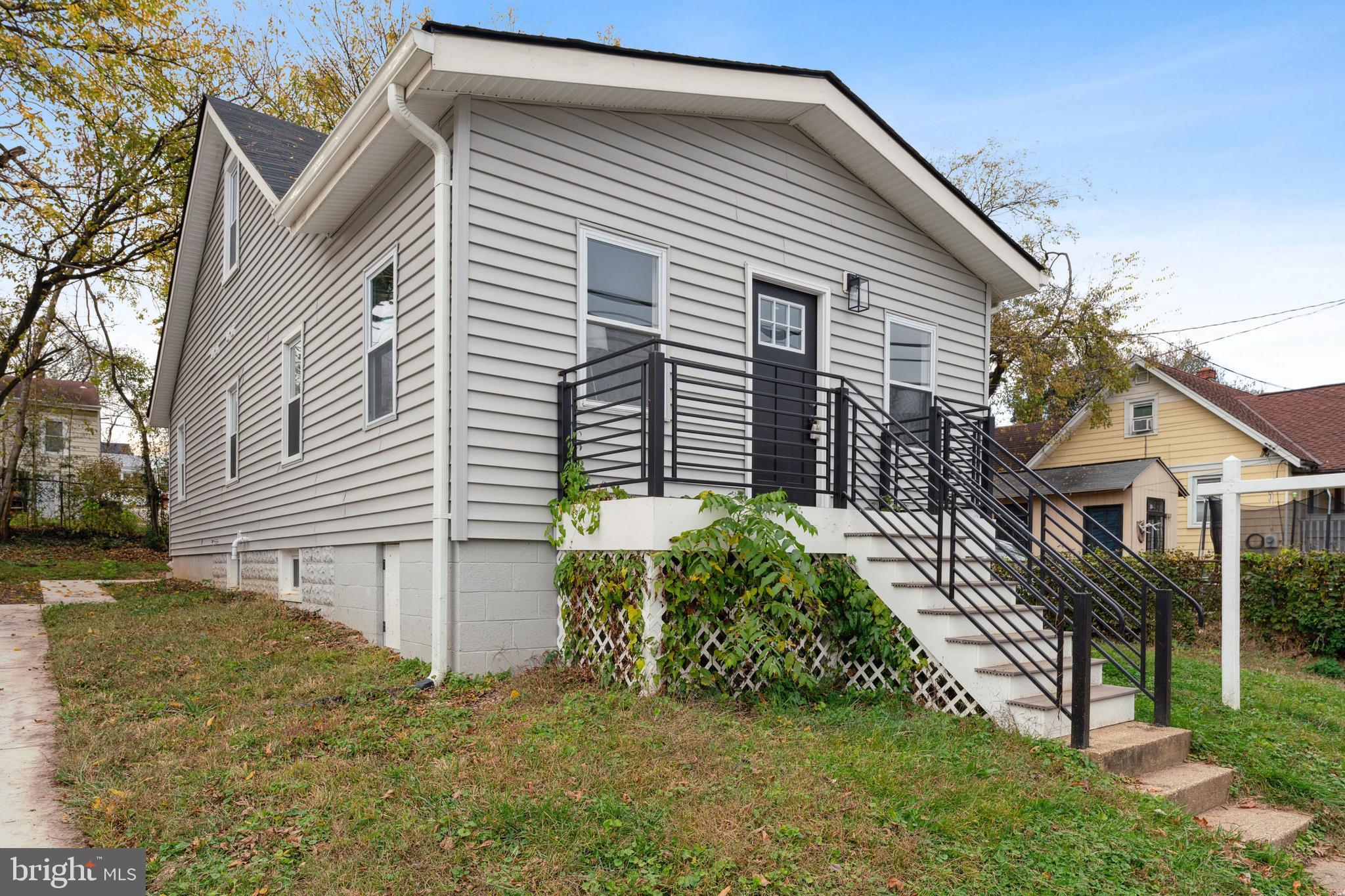 COLMAR MANOR - Residential