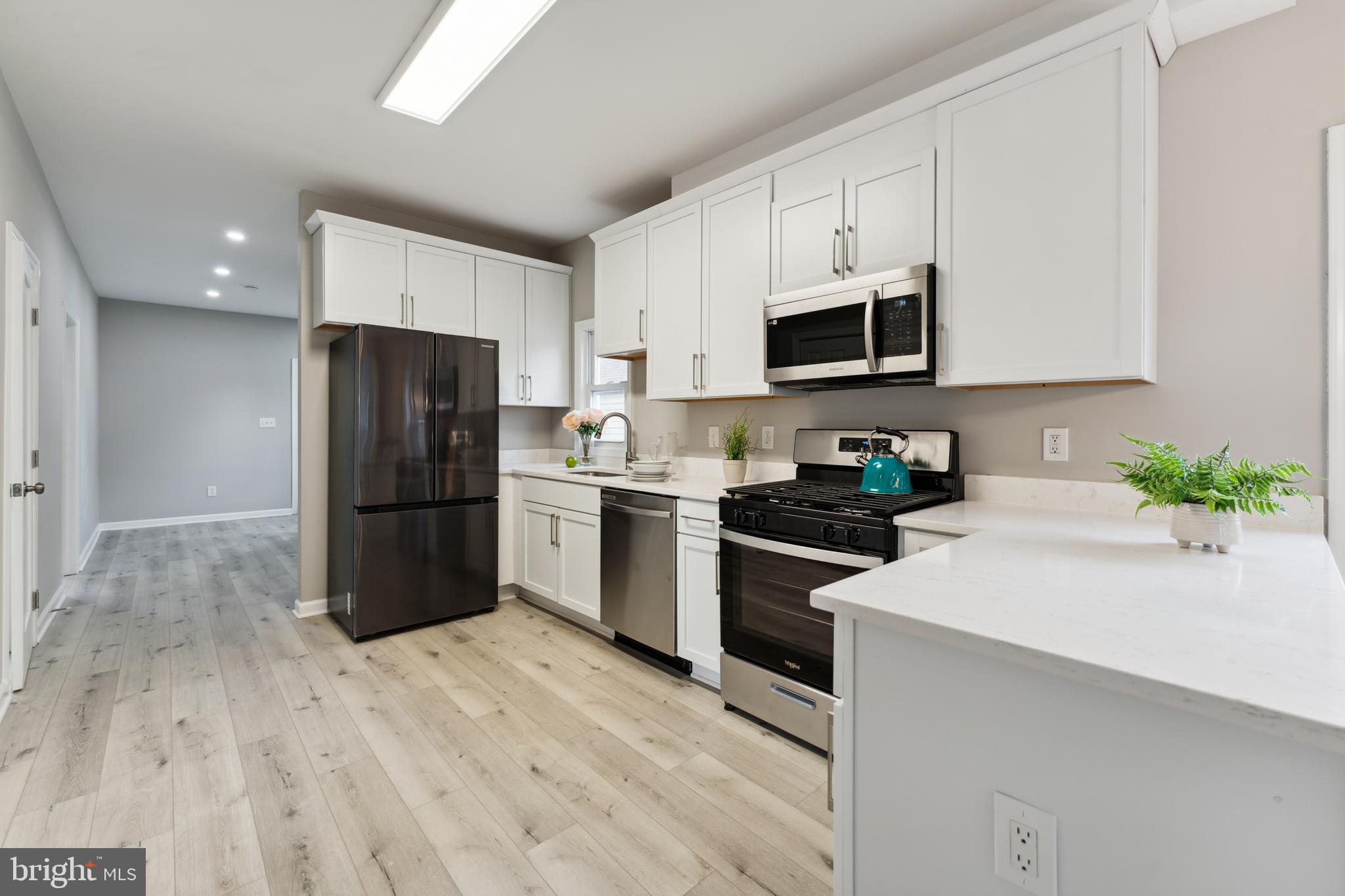 COLMAR MANOR - Residential