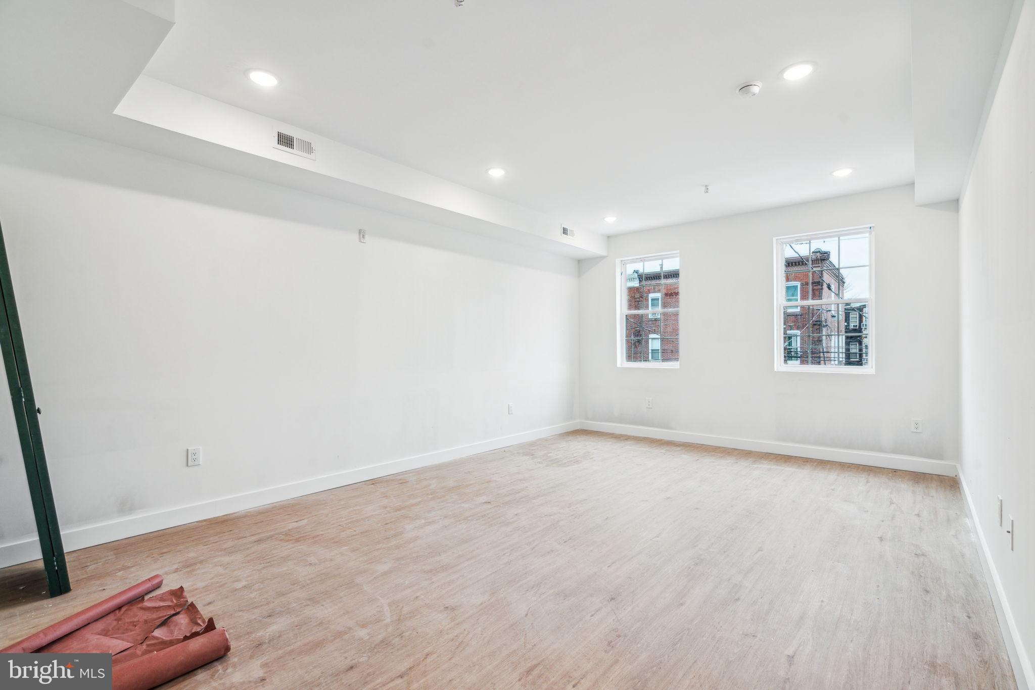 4165 MANTUA AVENUE 3