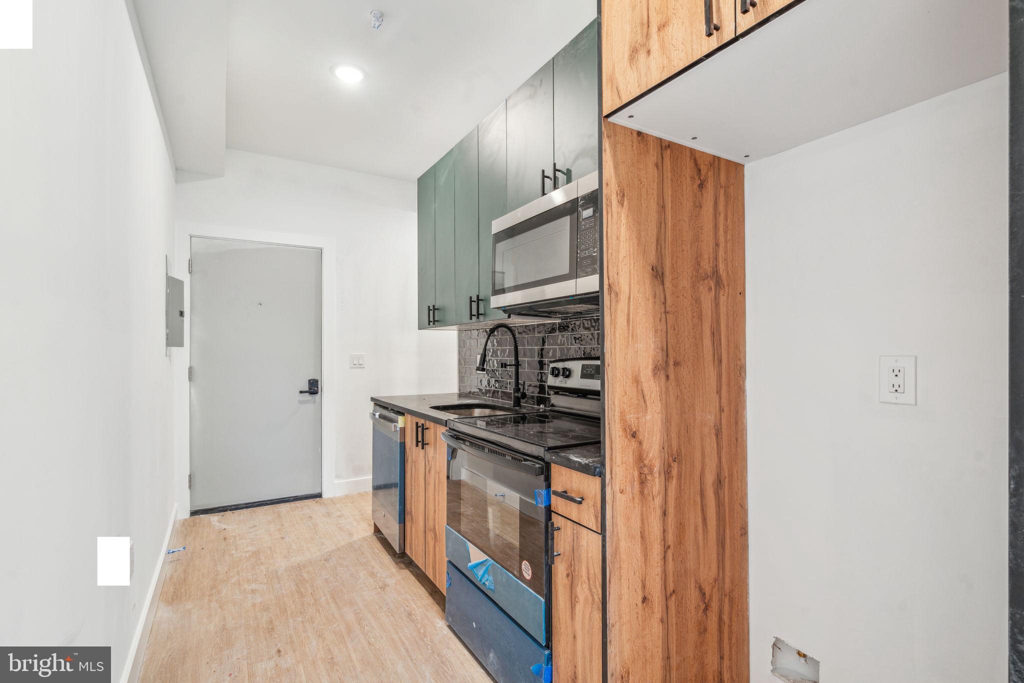 4165 MANTUA AVENUE 3