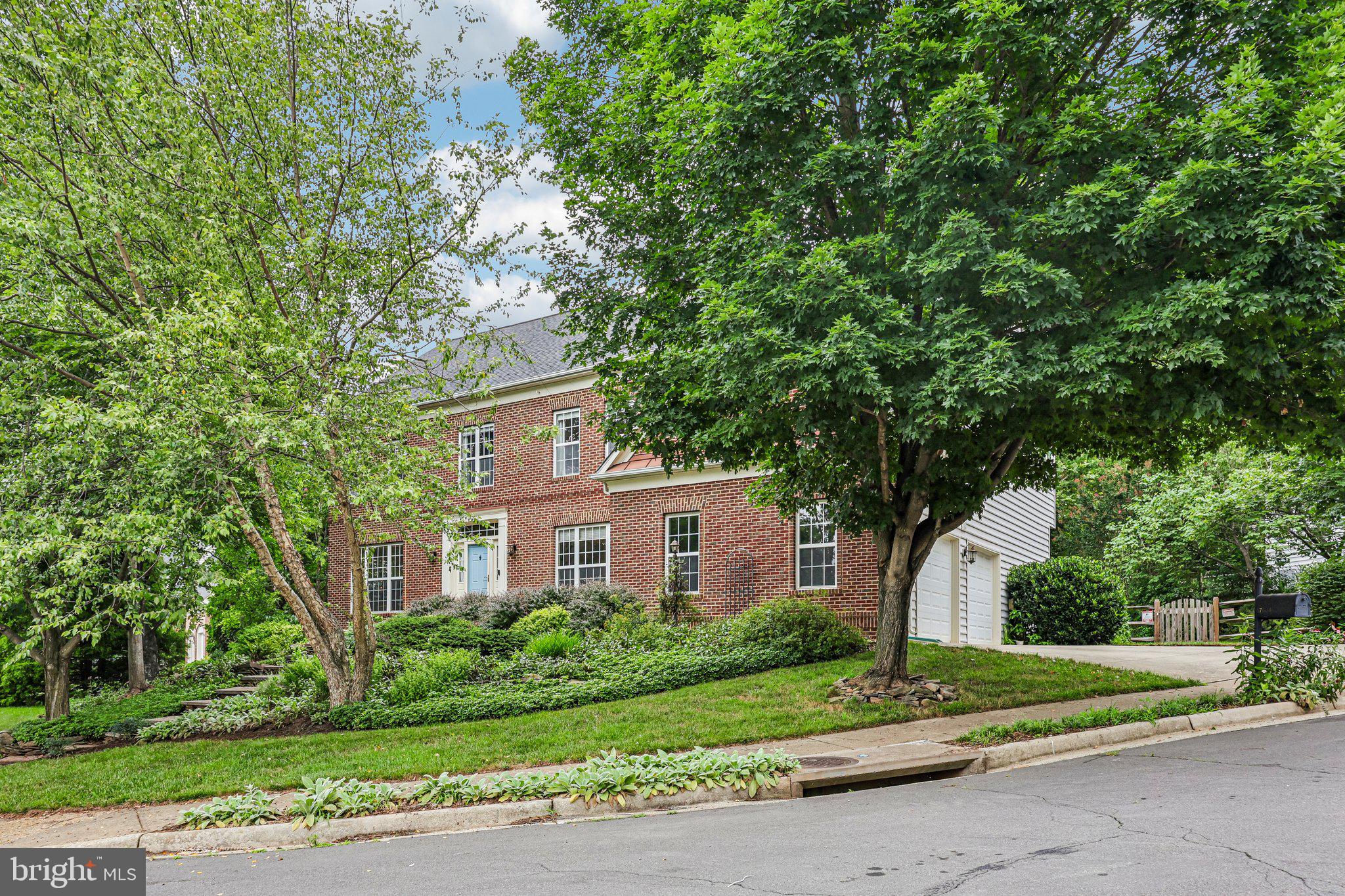 47404 MIDDLE BLUFF PLACE