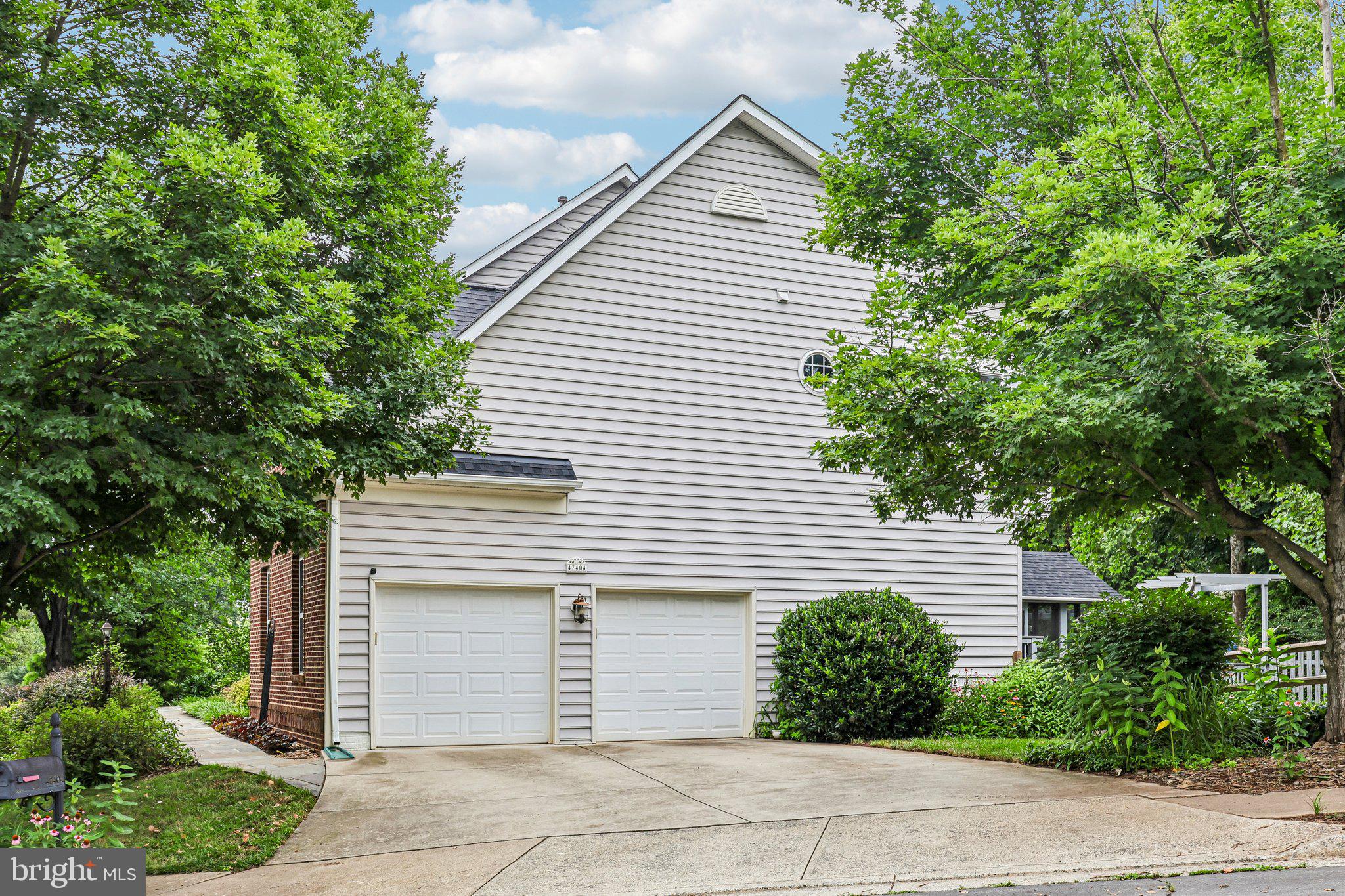 47404 MIDDLE BLUFF PLACE