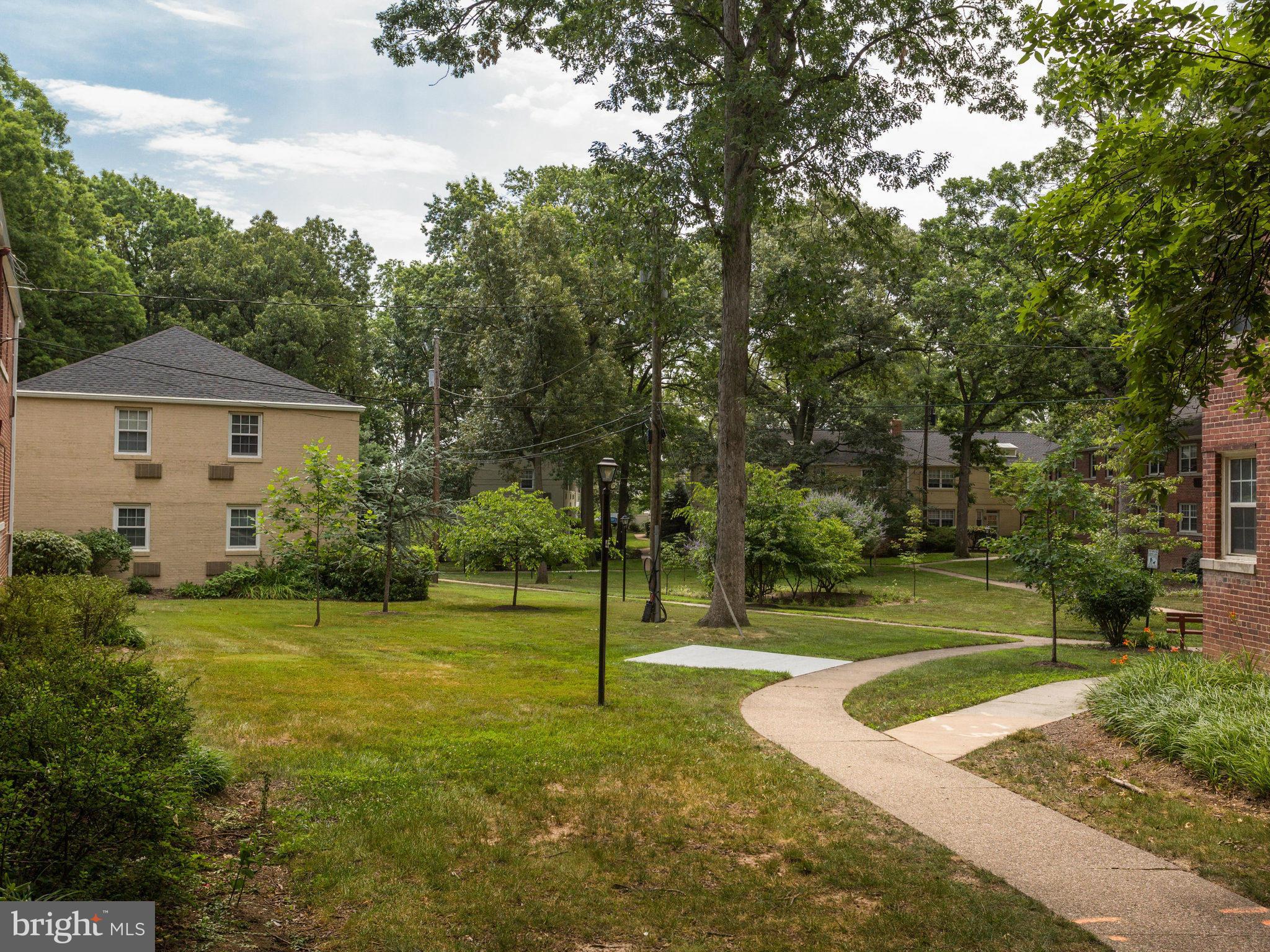 ARLINGTON OAKS - Residential