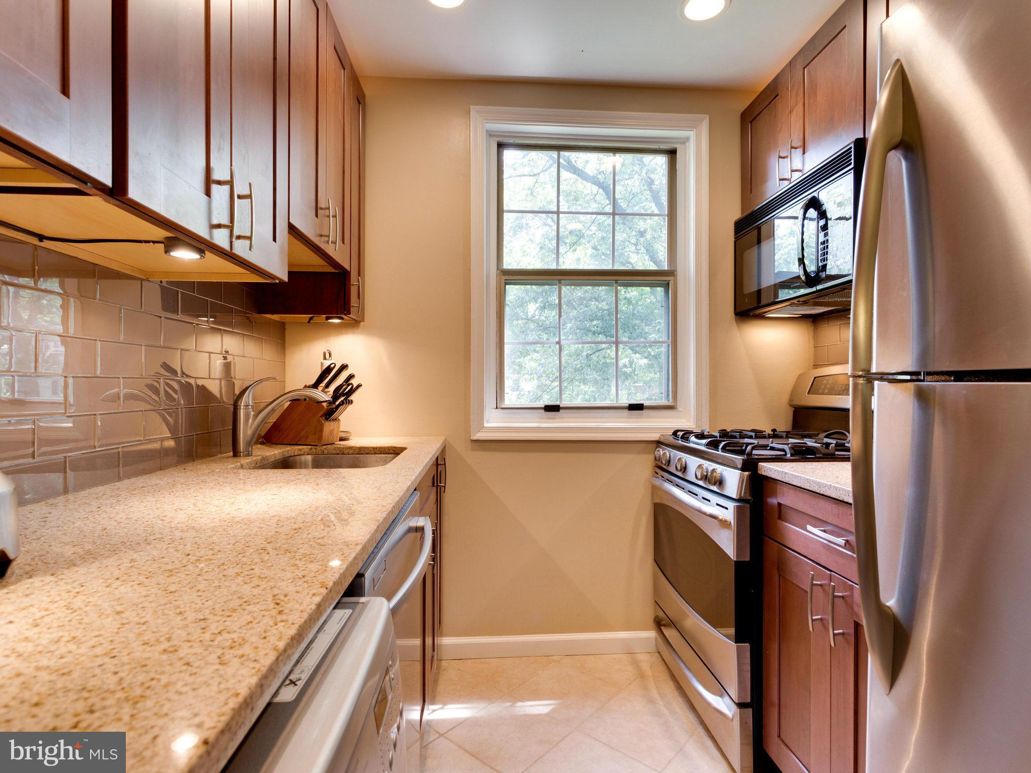 ARLINGTON OAKS - Residential