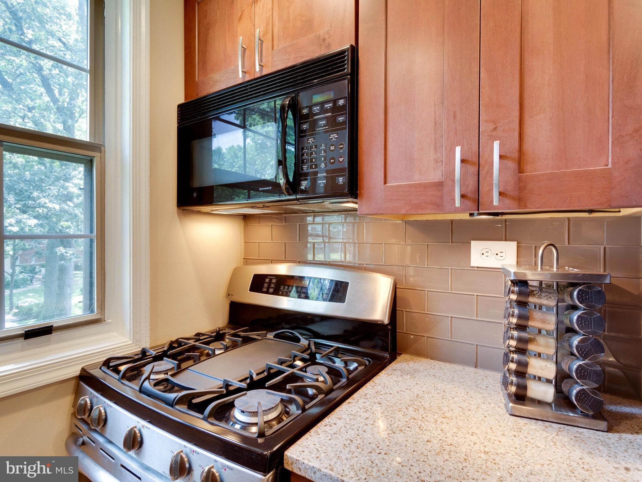 ARLINGTON OAKS - Residential