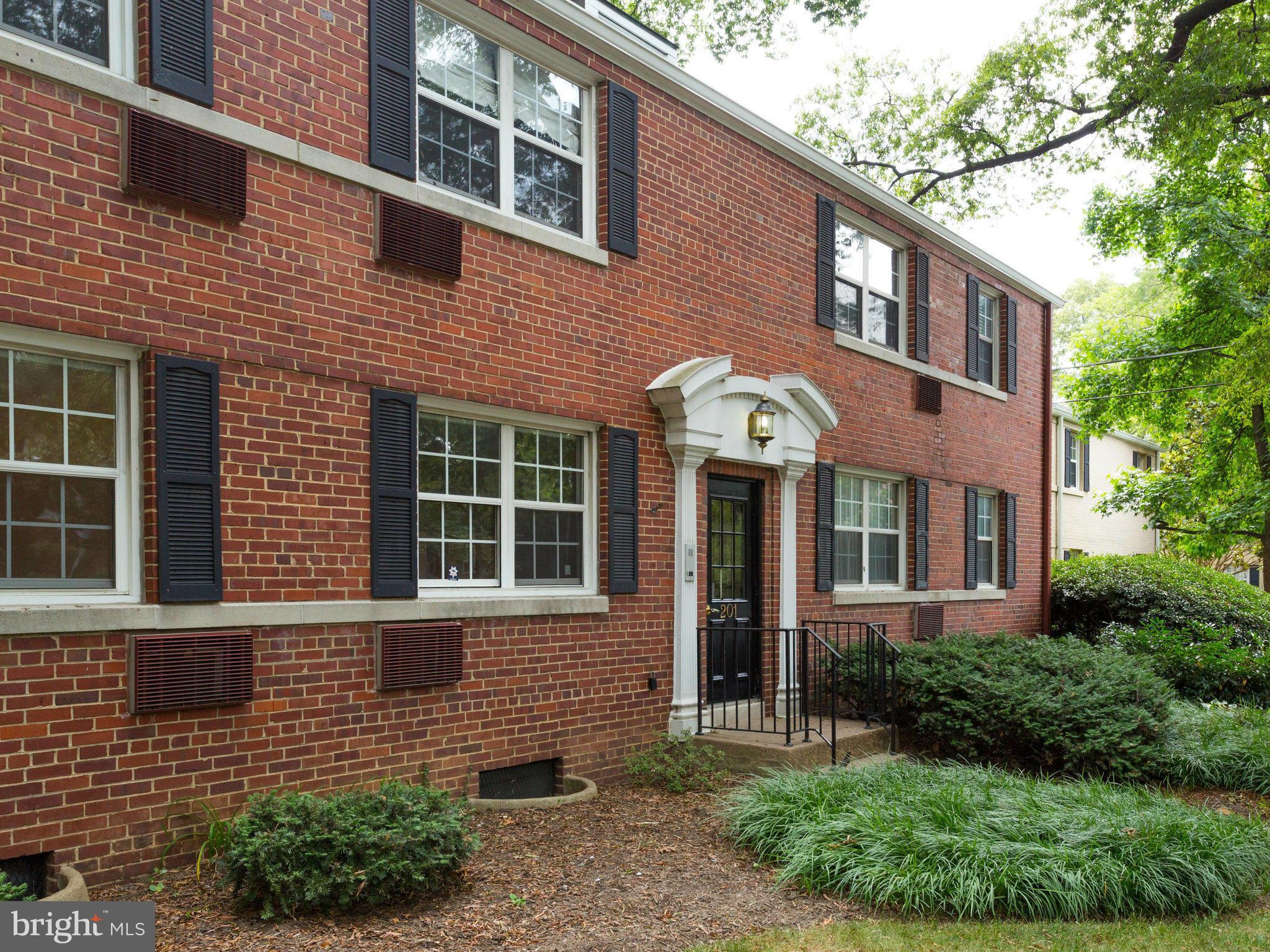 ARLINGTON OAKS - Residential