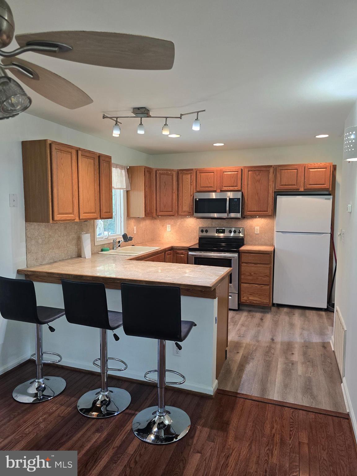 LONGVIEW BEACH - Residential