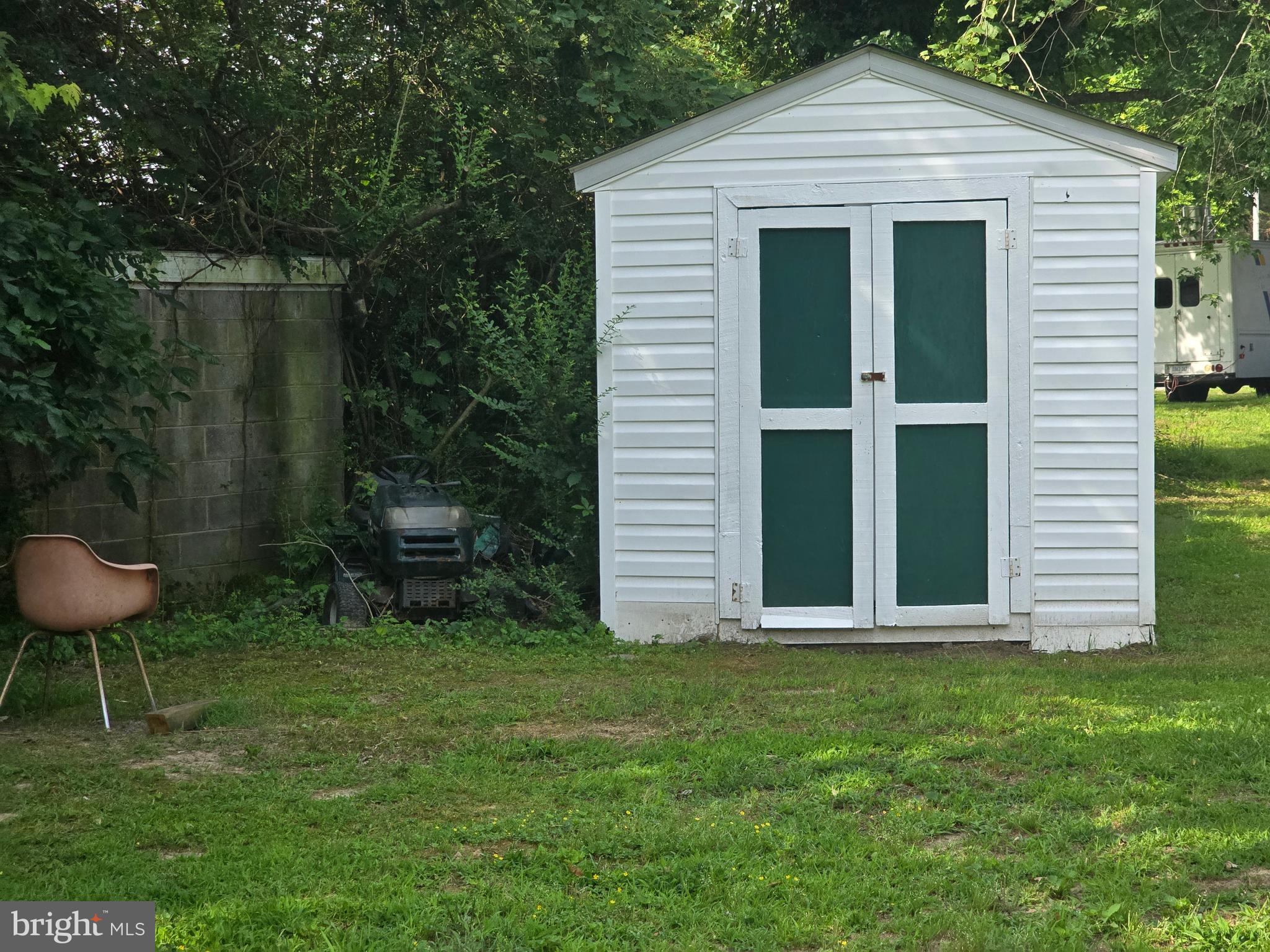 LONGVIEW BEACH - Residential