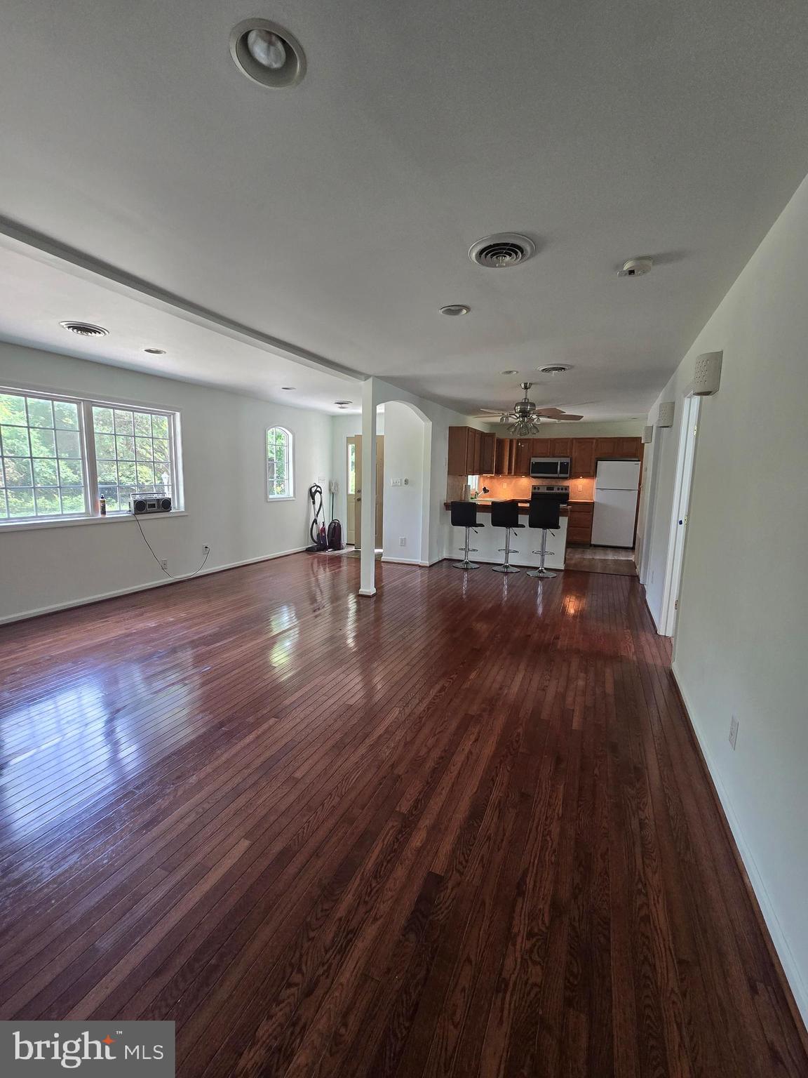 LONGVIEW BEACH - Residential