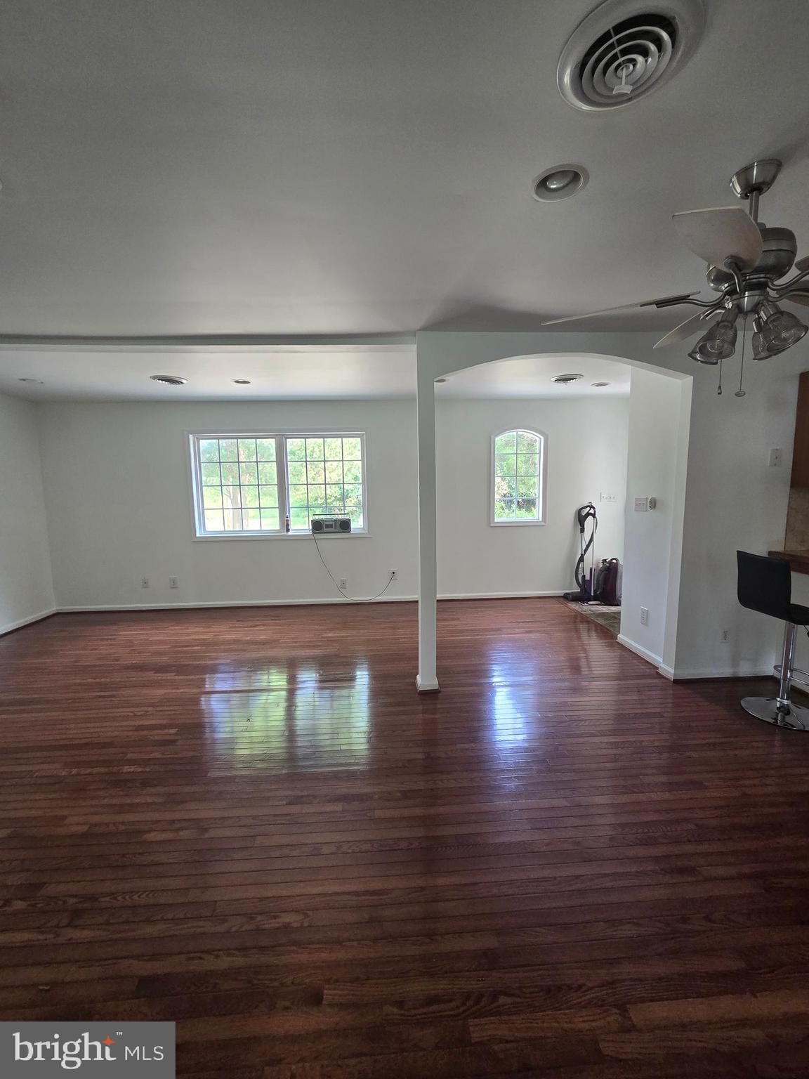 LONGVIEW BEACH - Residential