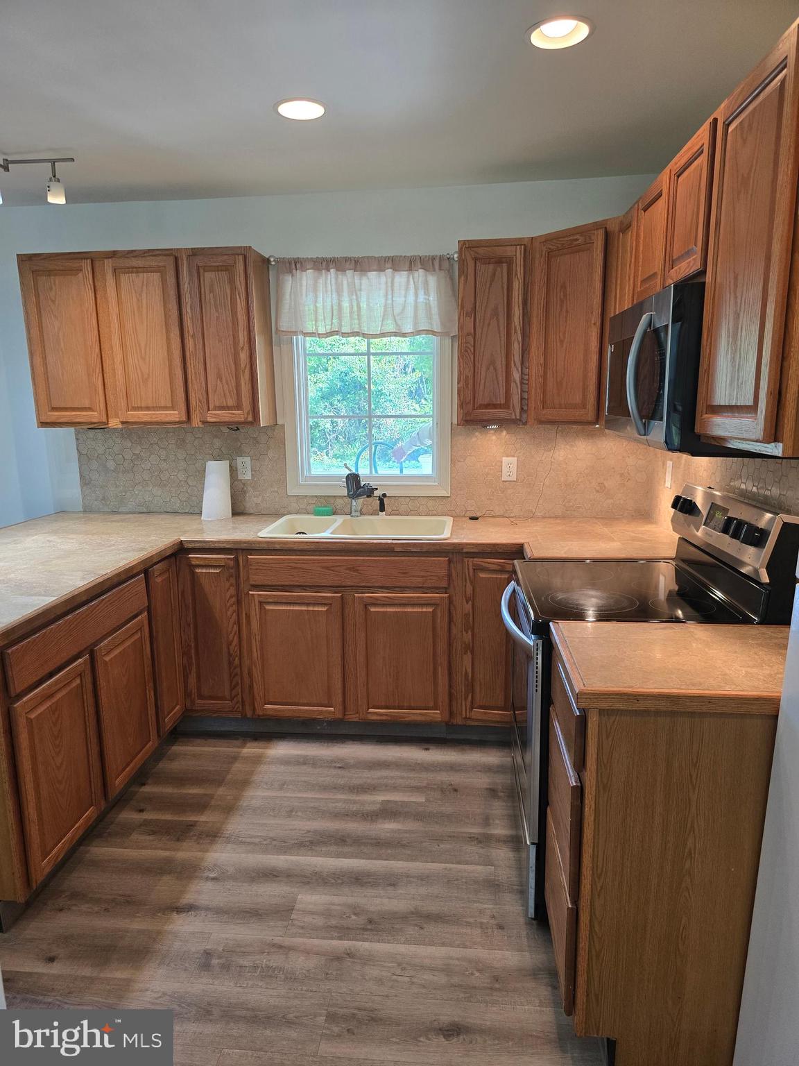 LONGVIEW BEACH - Residential