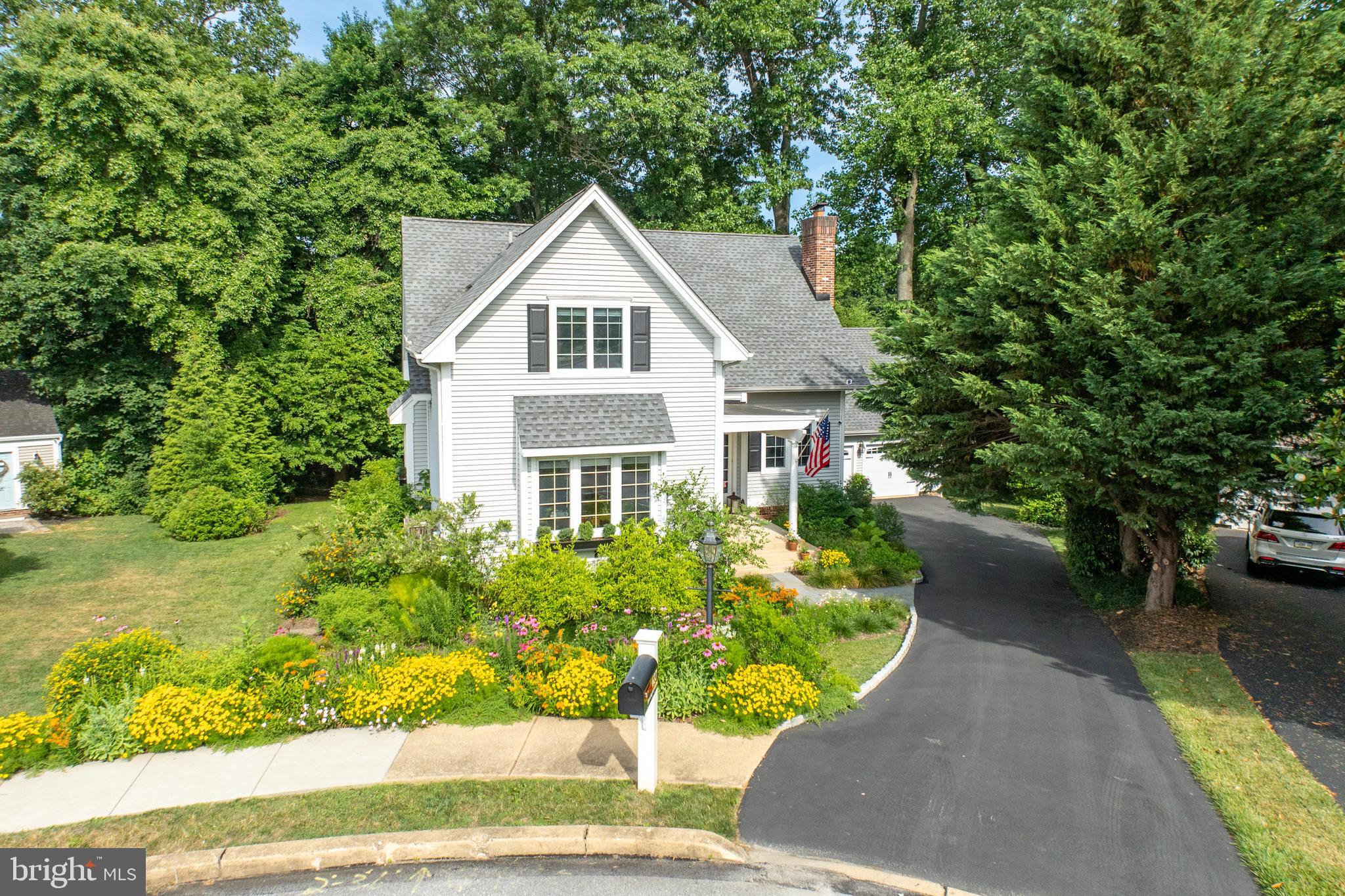 637 HUNTINGTON DRIVE