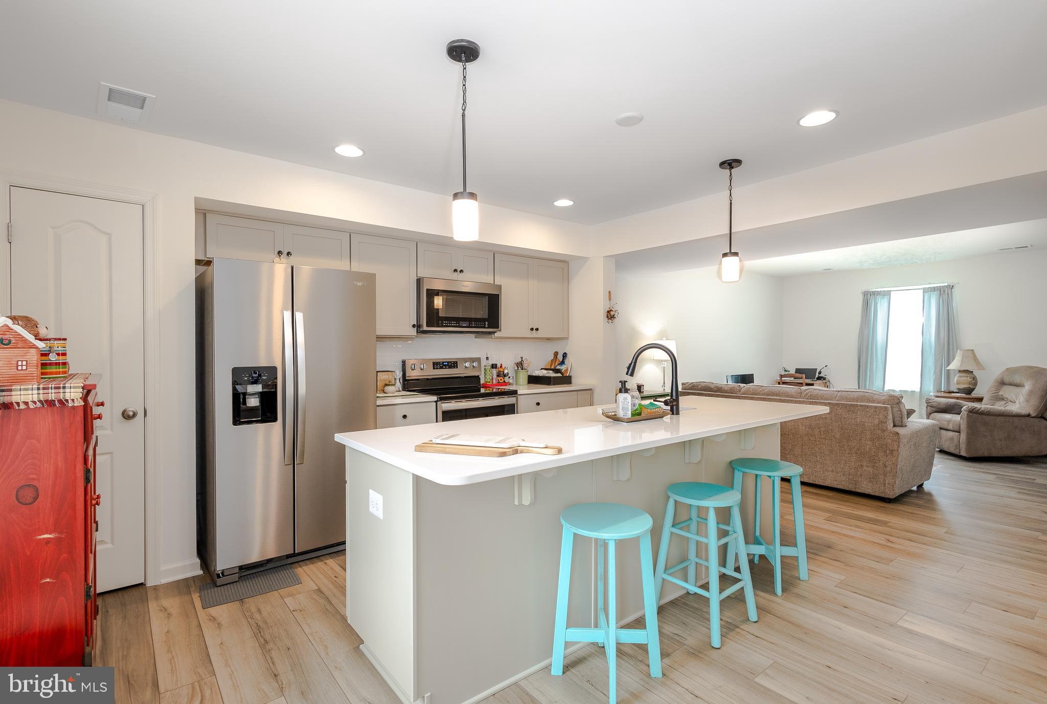 WHISPERING PINES - Residential