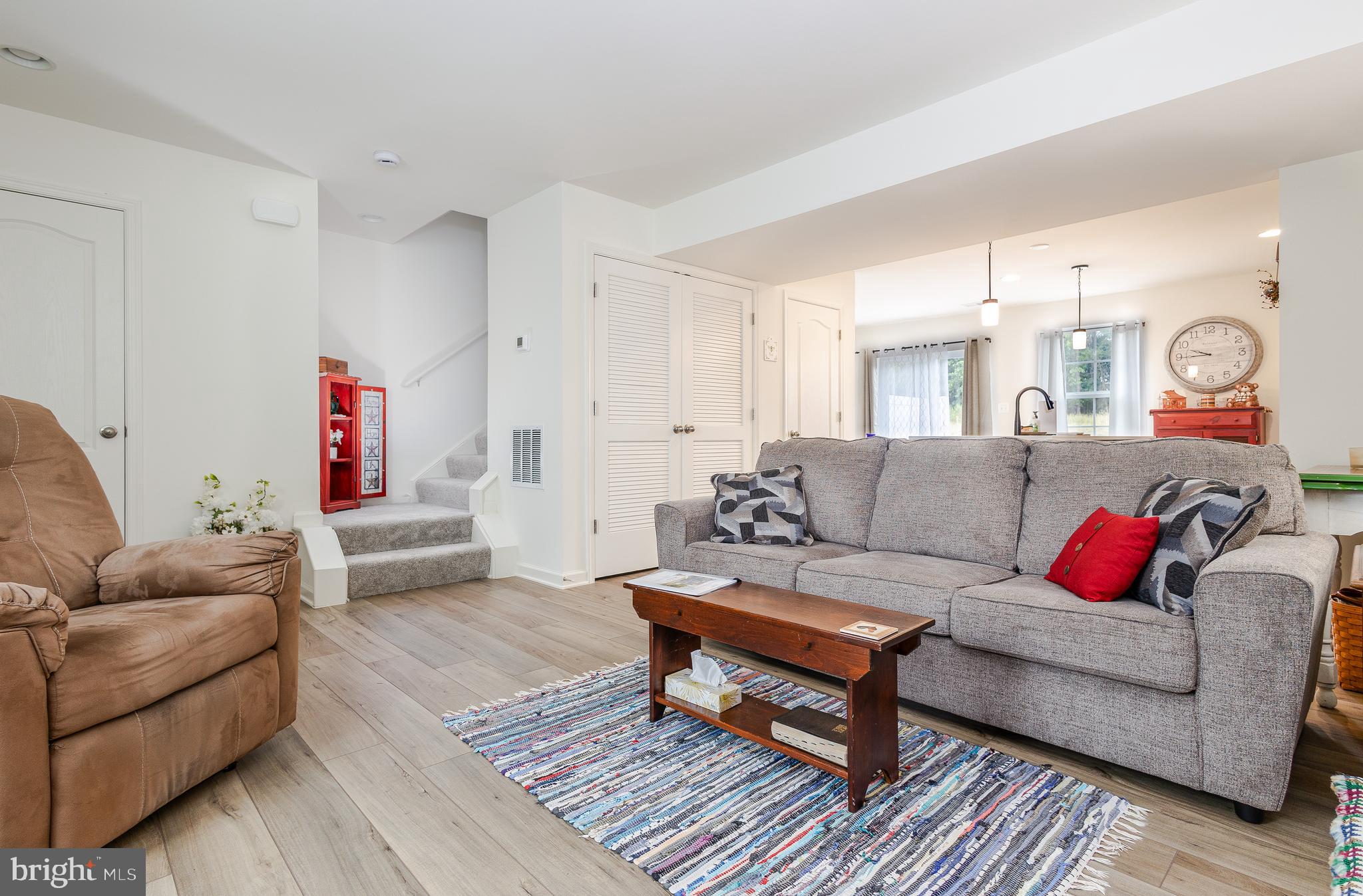 WHISPERING PINES - Residential