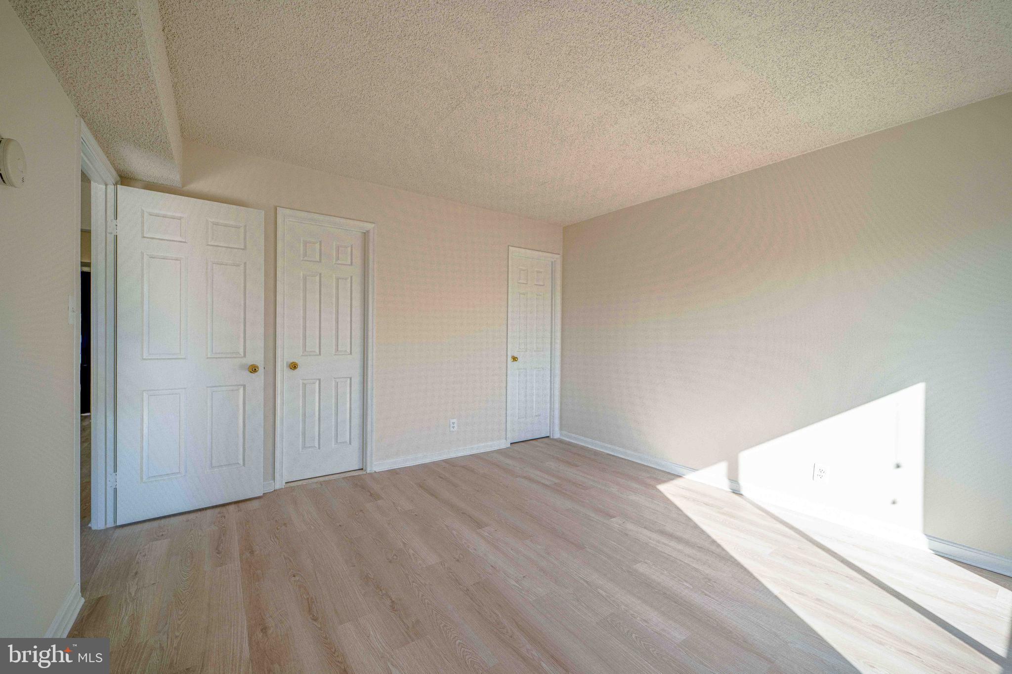 LAKESIDE PLAZA - Residential