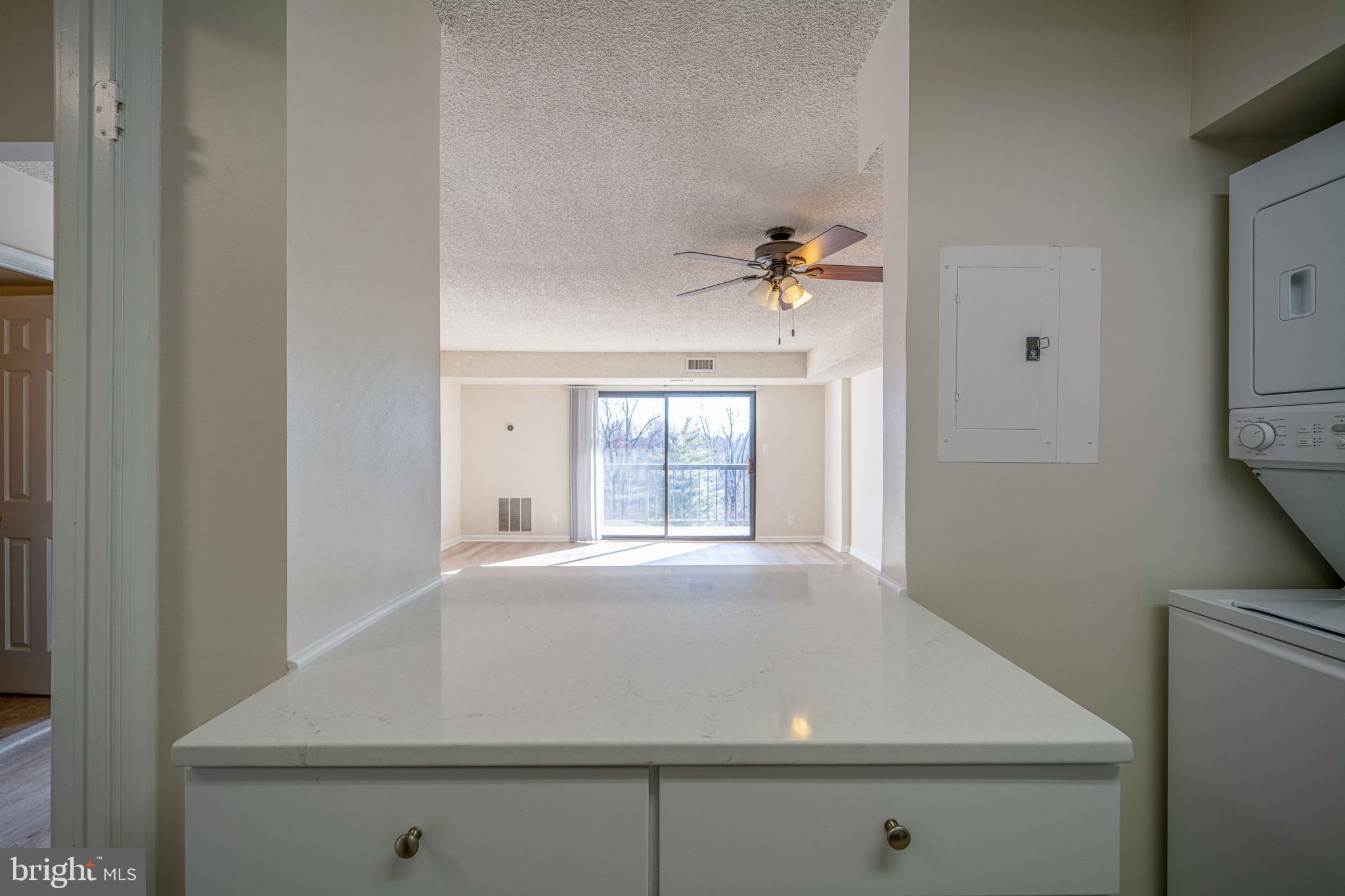 LAKESIDE PLAZA - Residential