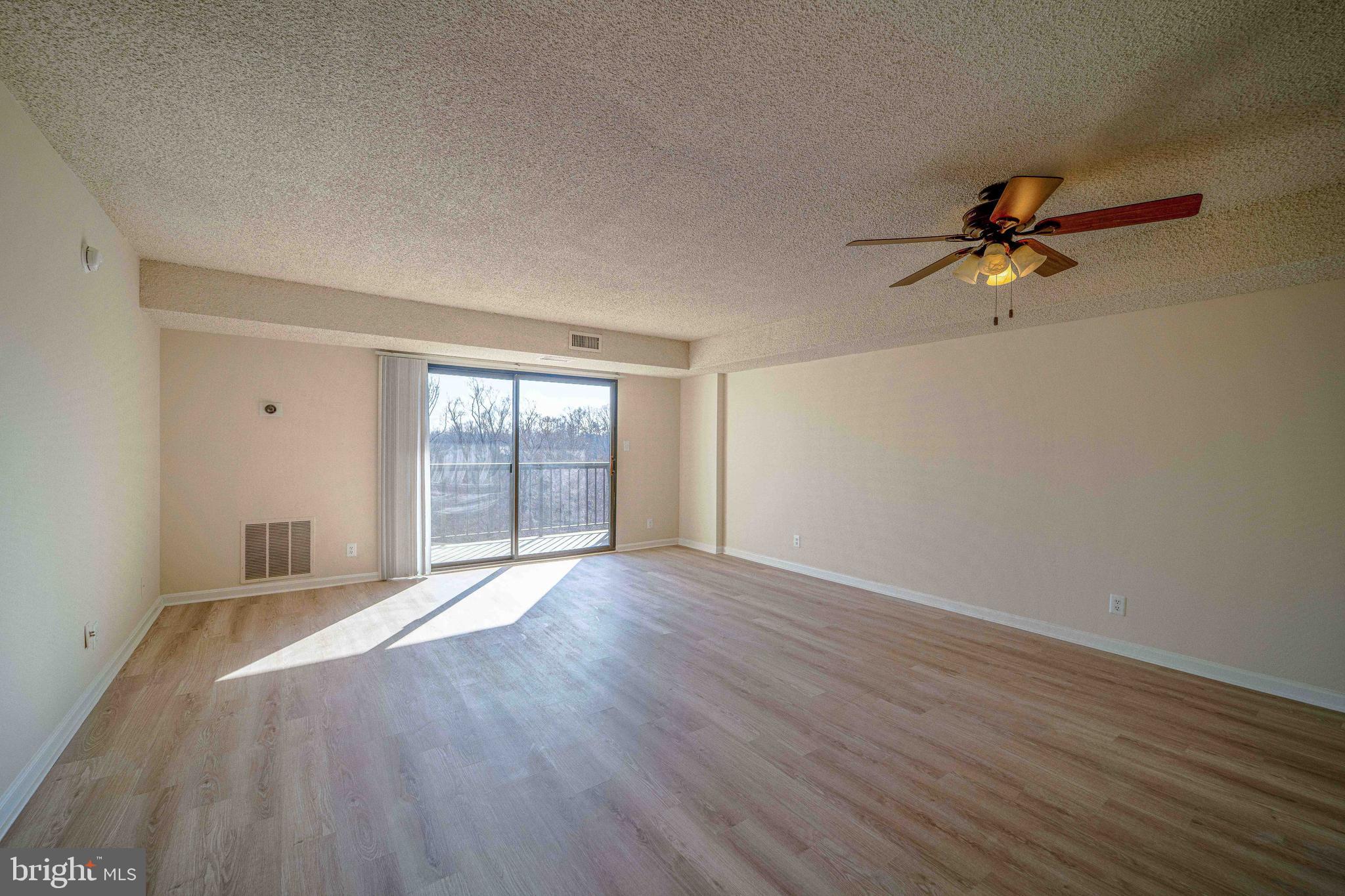 LAKESIDE PLAZA - Residential