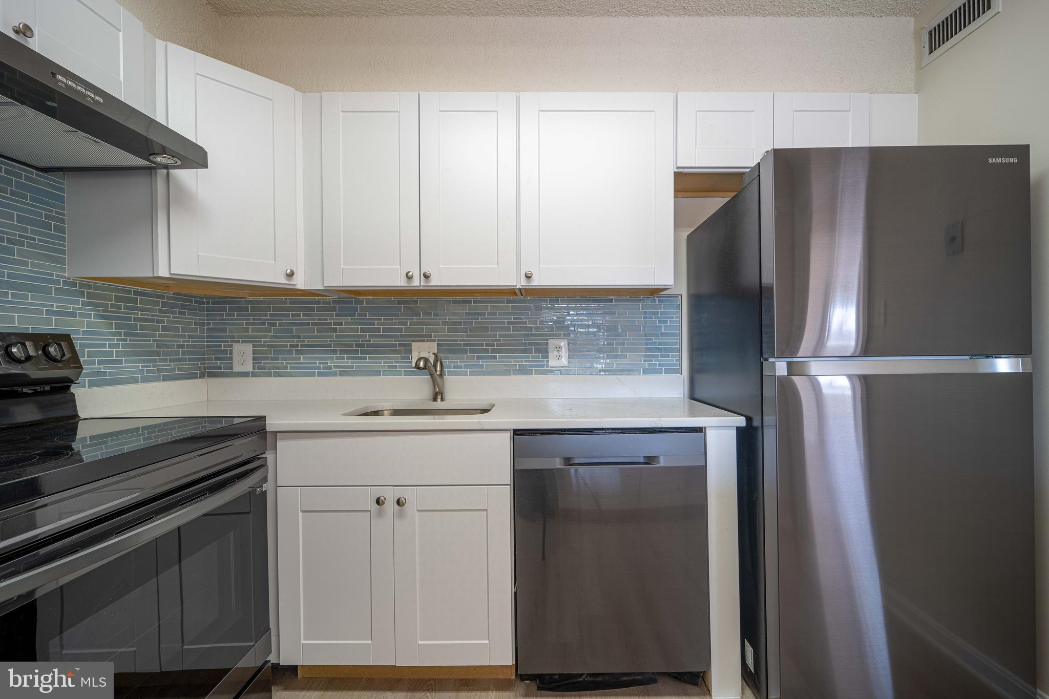 LAKESIDE PLAZA - Residential