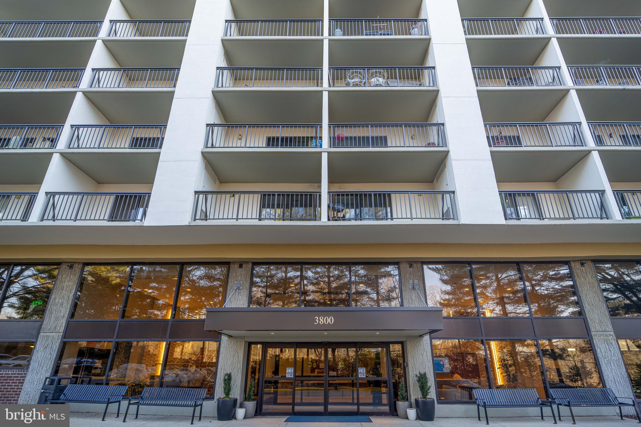 LAKESIDE PLAZA - Residential