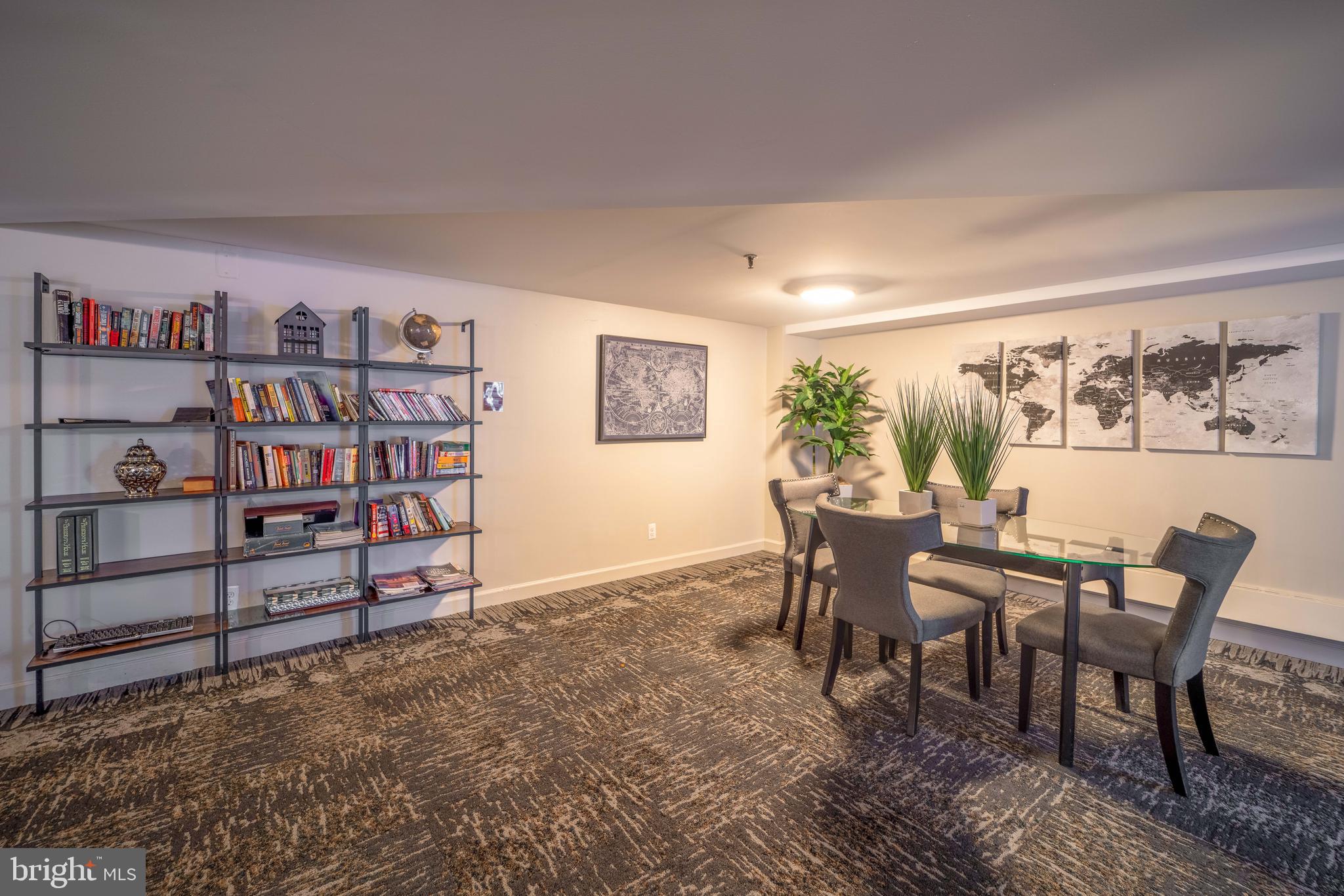 LAKESIDE PLAZA - Residential