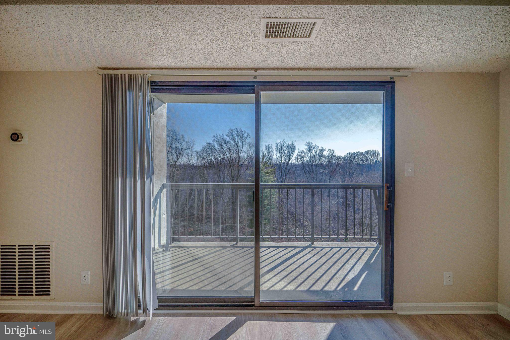 LAKESIDE PLAZA - Residential