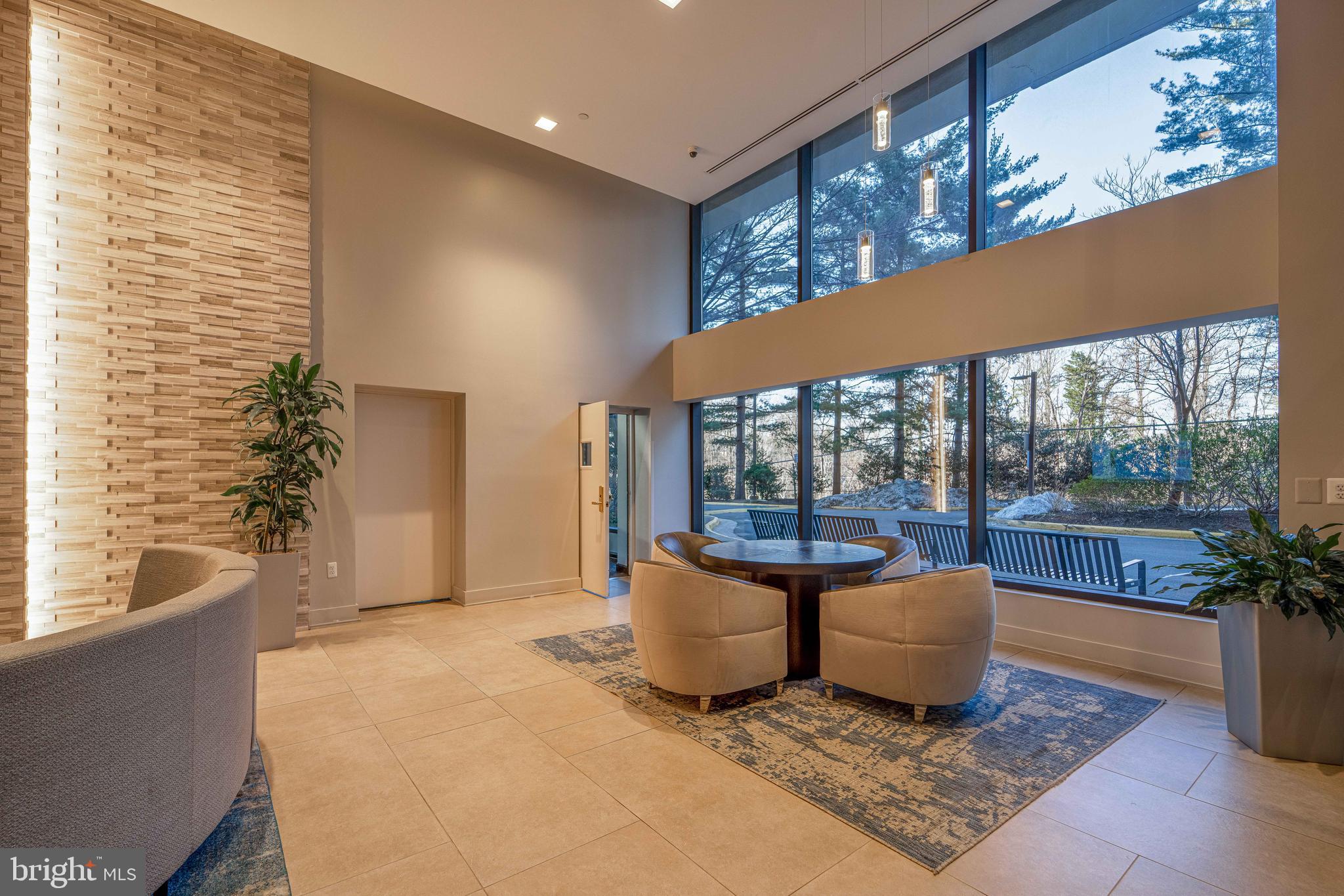 LAKESIDE PLAZA - Residential