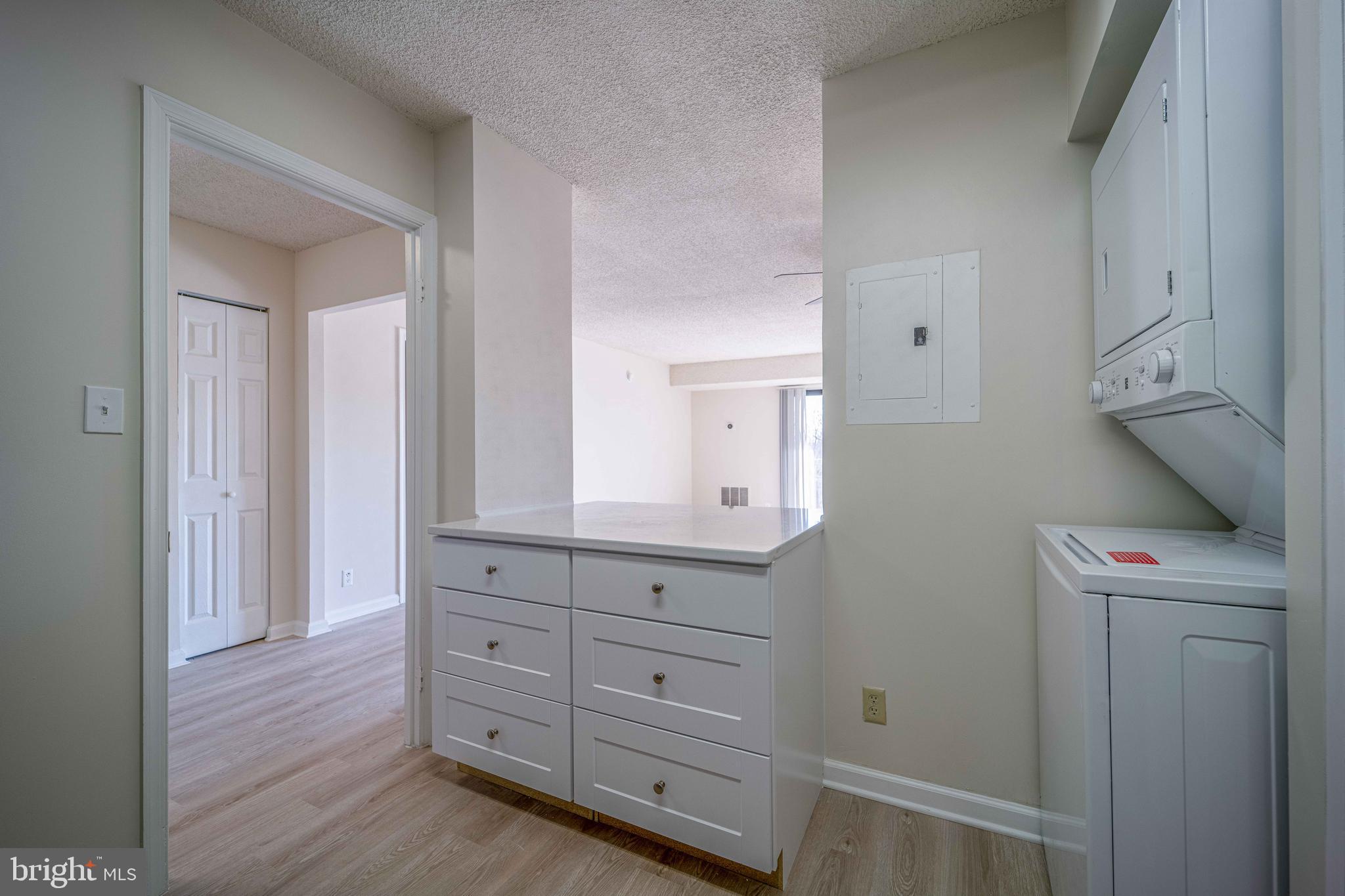 LAKESIDE PLAZA - Residential