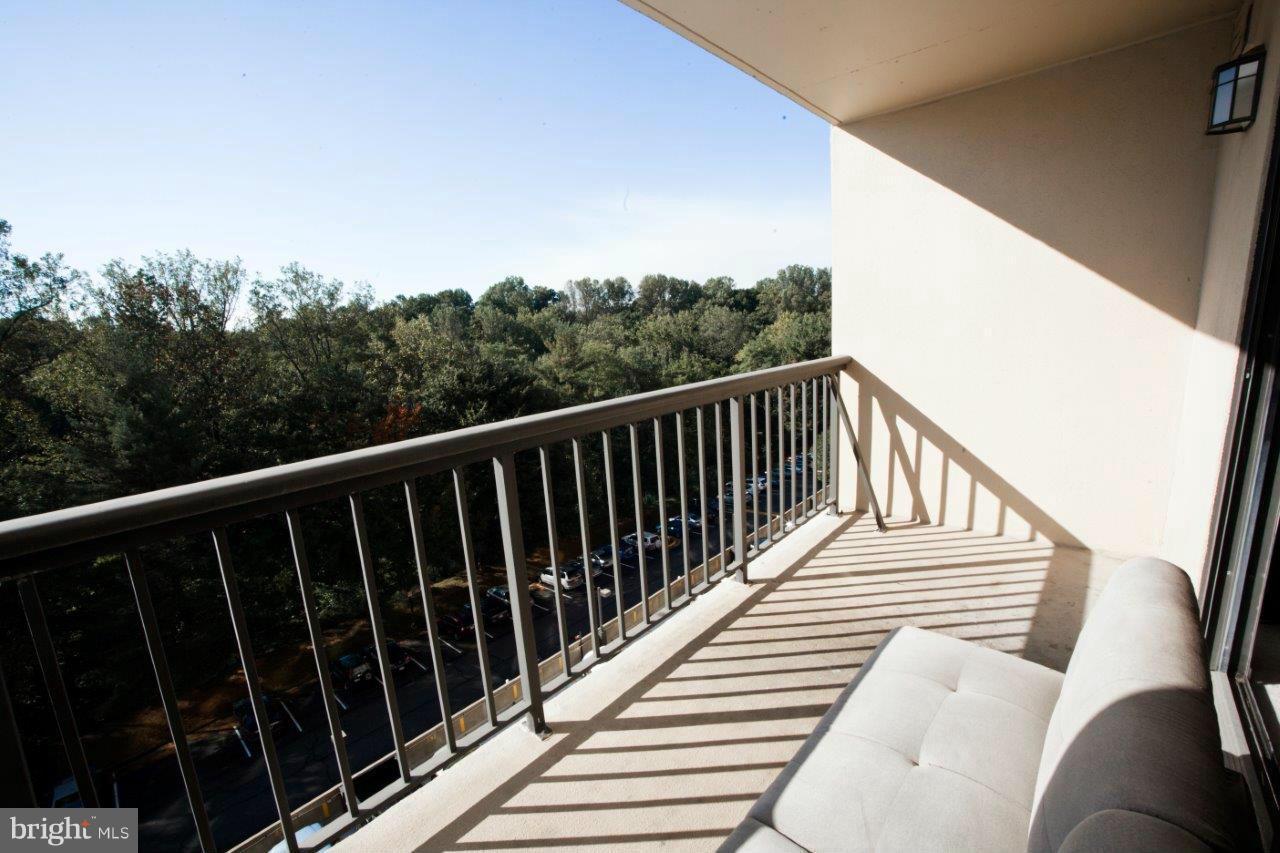 LAKESIDE PLAZA - Residential