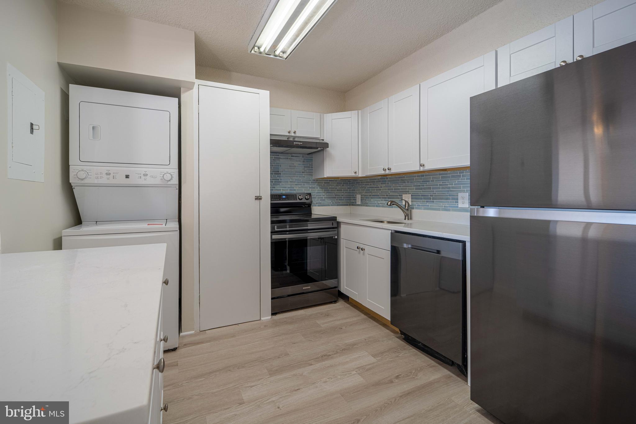 LAKESIDE PLAZA - Residential