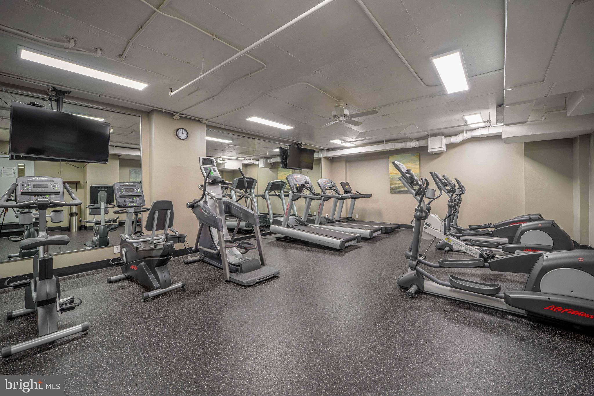 LAKESIDE PLAZA - Residential