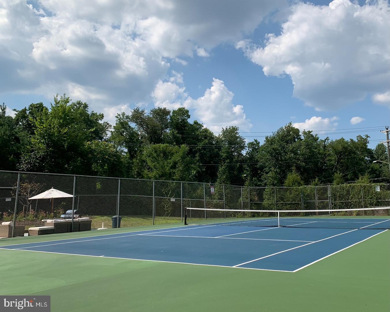 LAKESIDE PLAZA - Residential