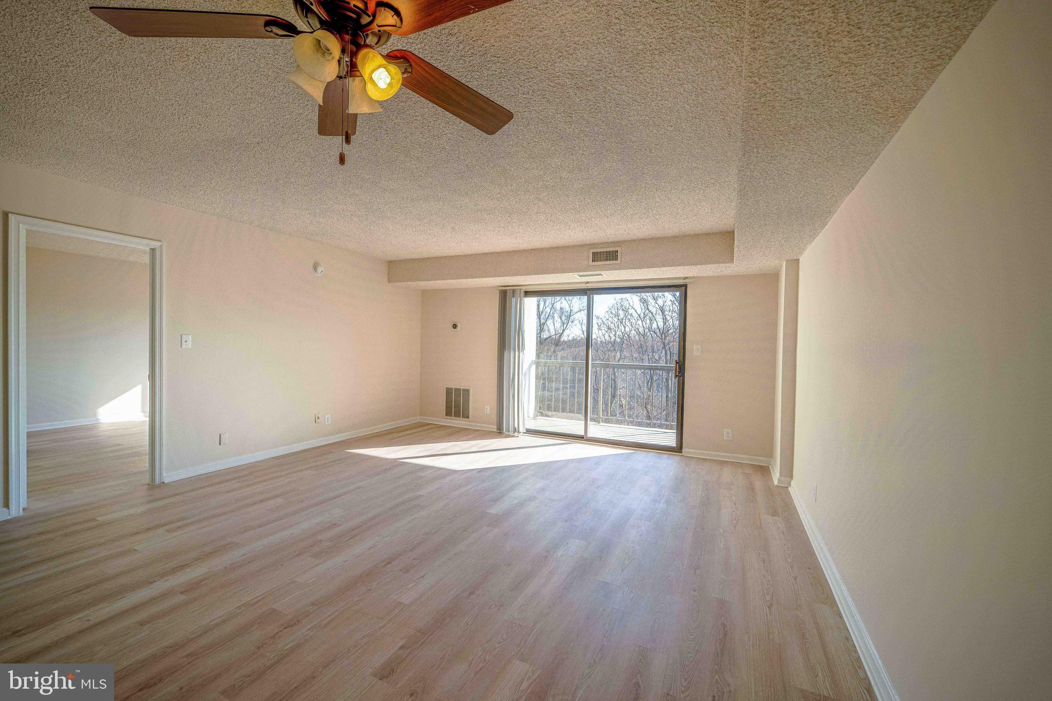 LAKESIDE PLAZA - Residential