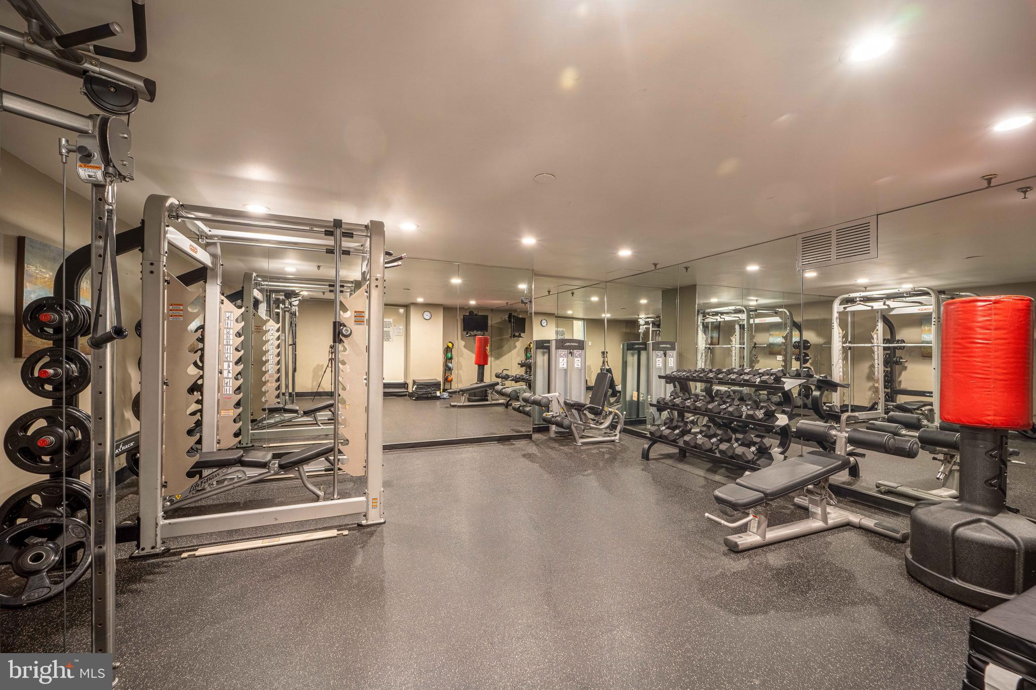 LAKESIDE PLAZA - Residential